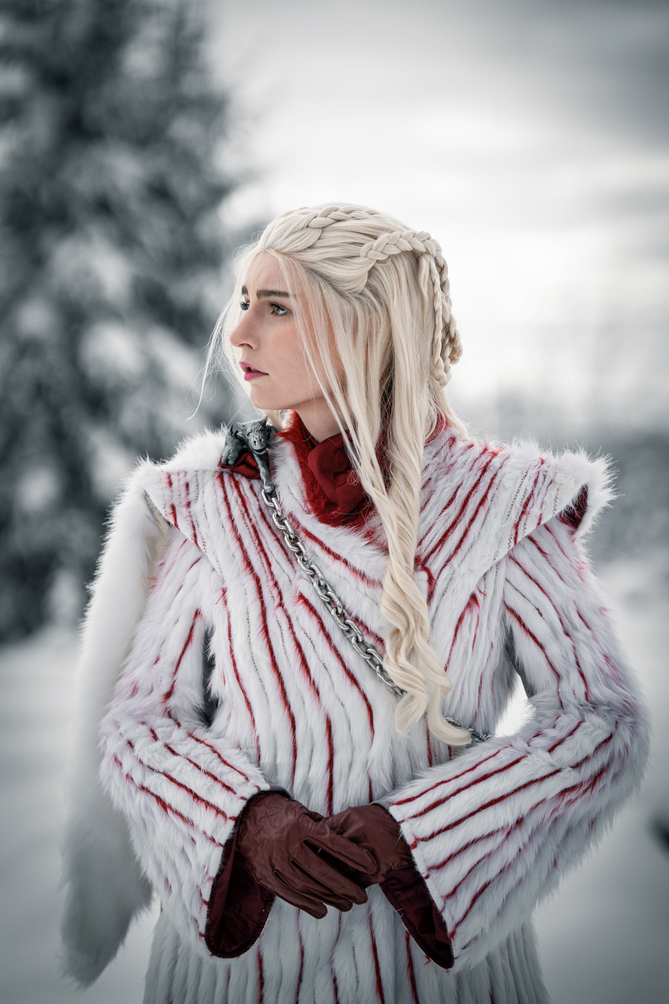 Daenerys Targaryen (@sweet_summer_cosplay)