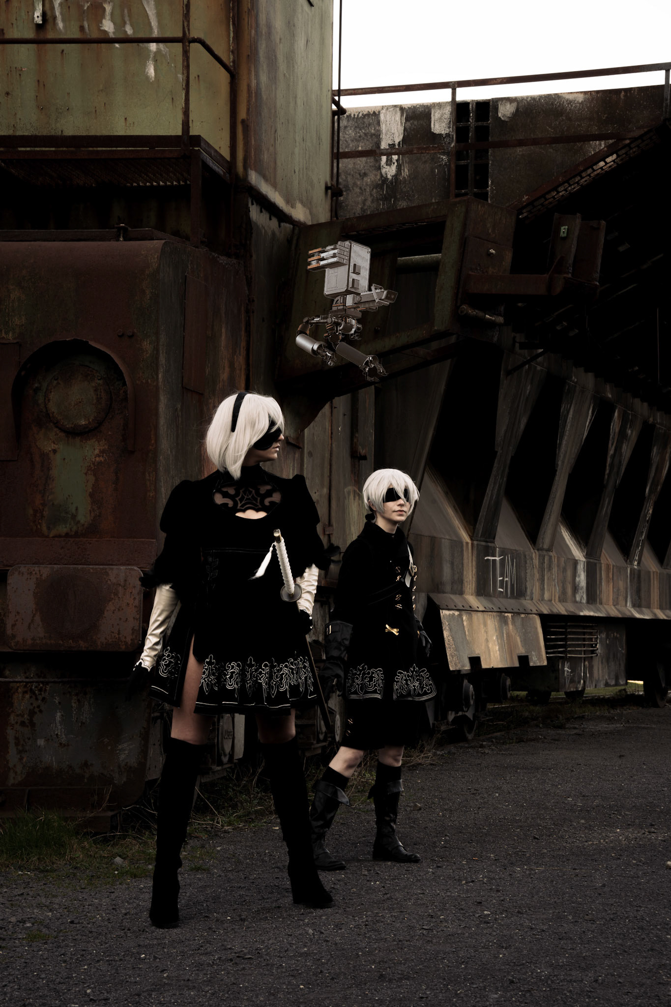 YoRHa No.2 Type B (@galaxy_bae_) & YoRHa No.9 Type S (cosplay_prince_)