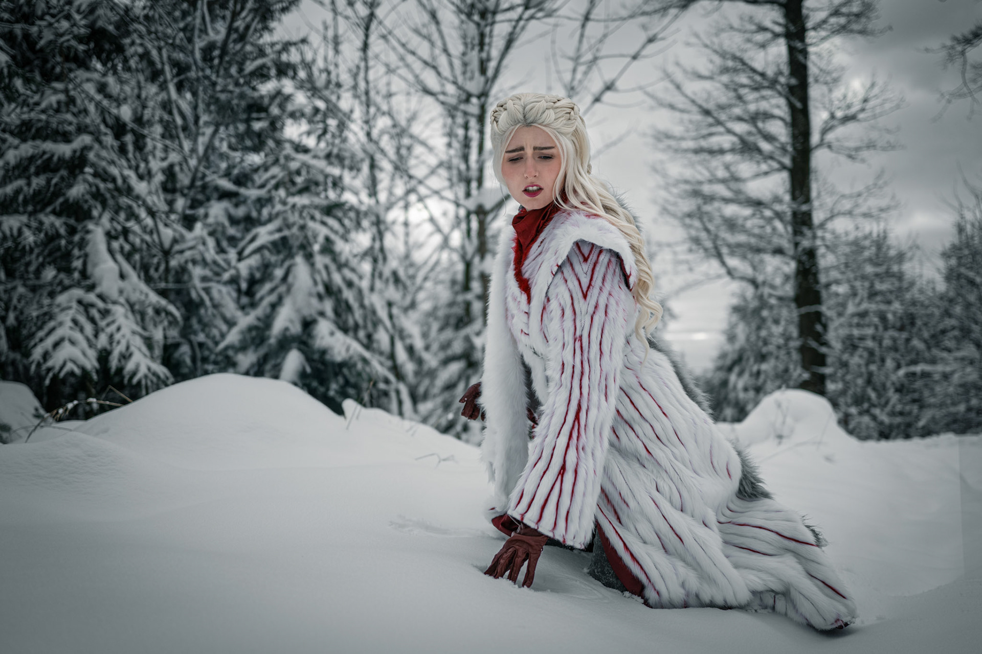 Daenerys Targaryen (@sweet_summer_cosplay)