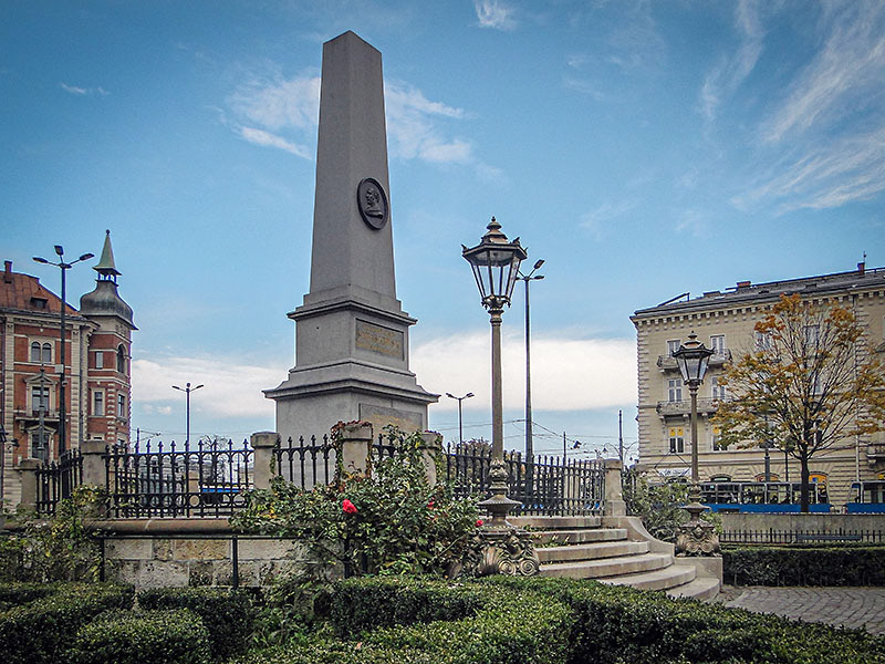 Latarnie pomnika Floriana Straszewskiego