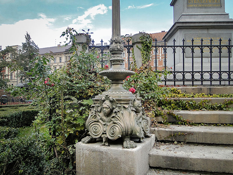 Latarnie pomnika Floriana Straszewskiego