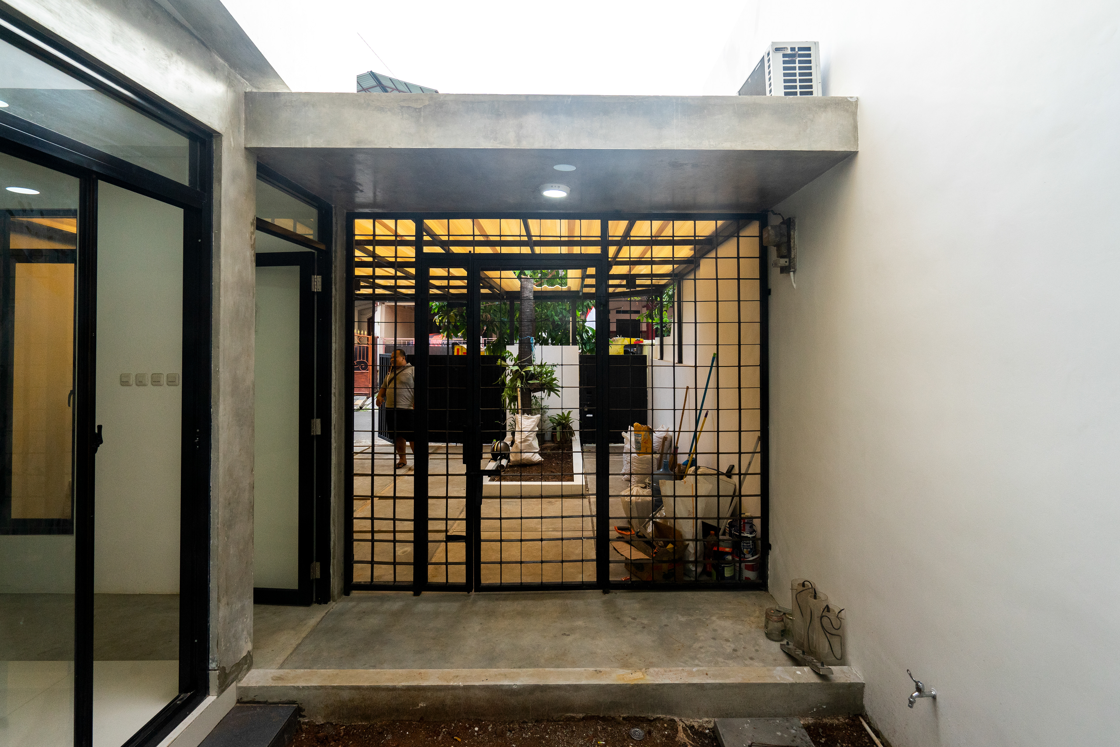 Inner Courtyard Desain Rumah Modern Kontemporer Arsitektur Rumah DAoleh Studio Slenpan