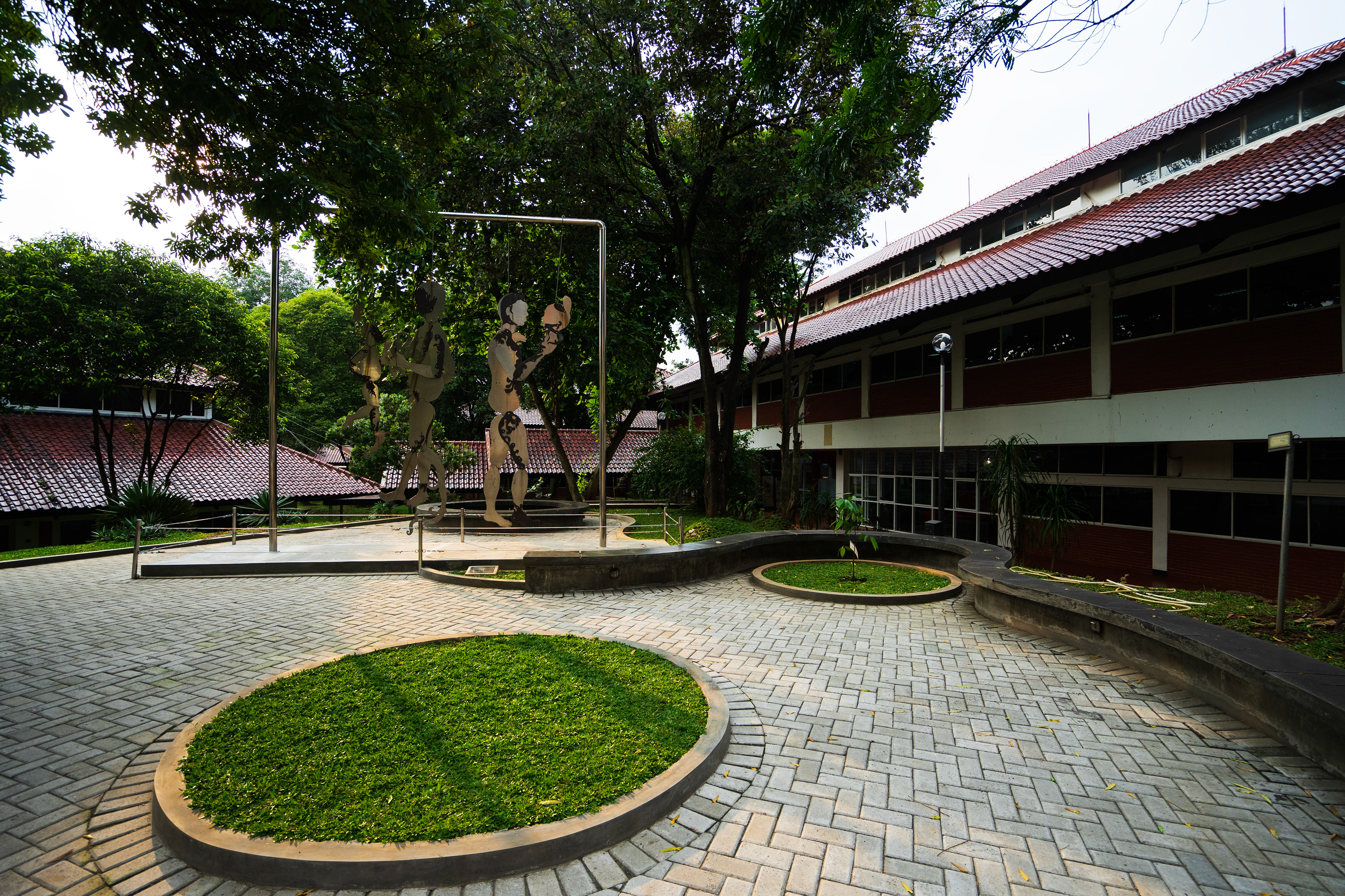 Renovasi Landscape Taman Puisi Fakultas Ilmu Pengetahuan Budaya Universitas Indonesia oleh Studio Slenpan
