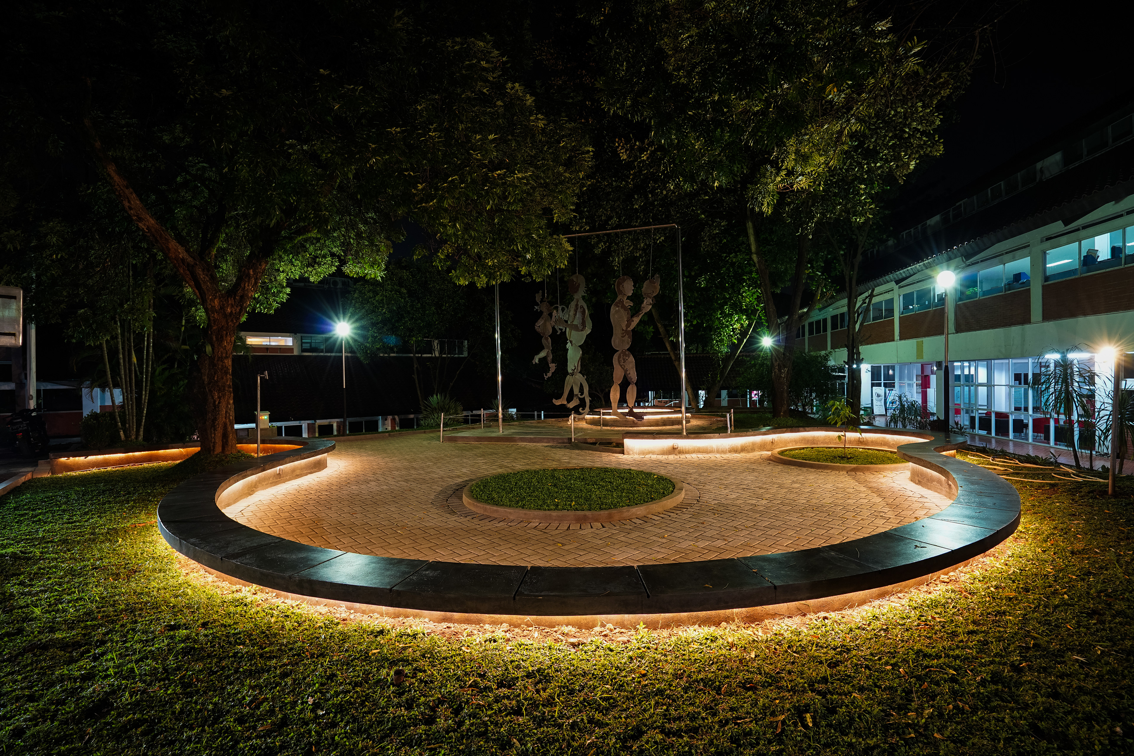 Renovasi Landscape Taman Puisi Fakultas Ilmu Pengetahuan Budaya Universitas Indonesia oleh Studio Slenpan