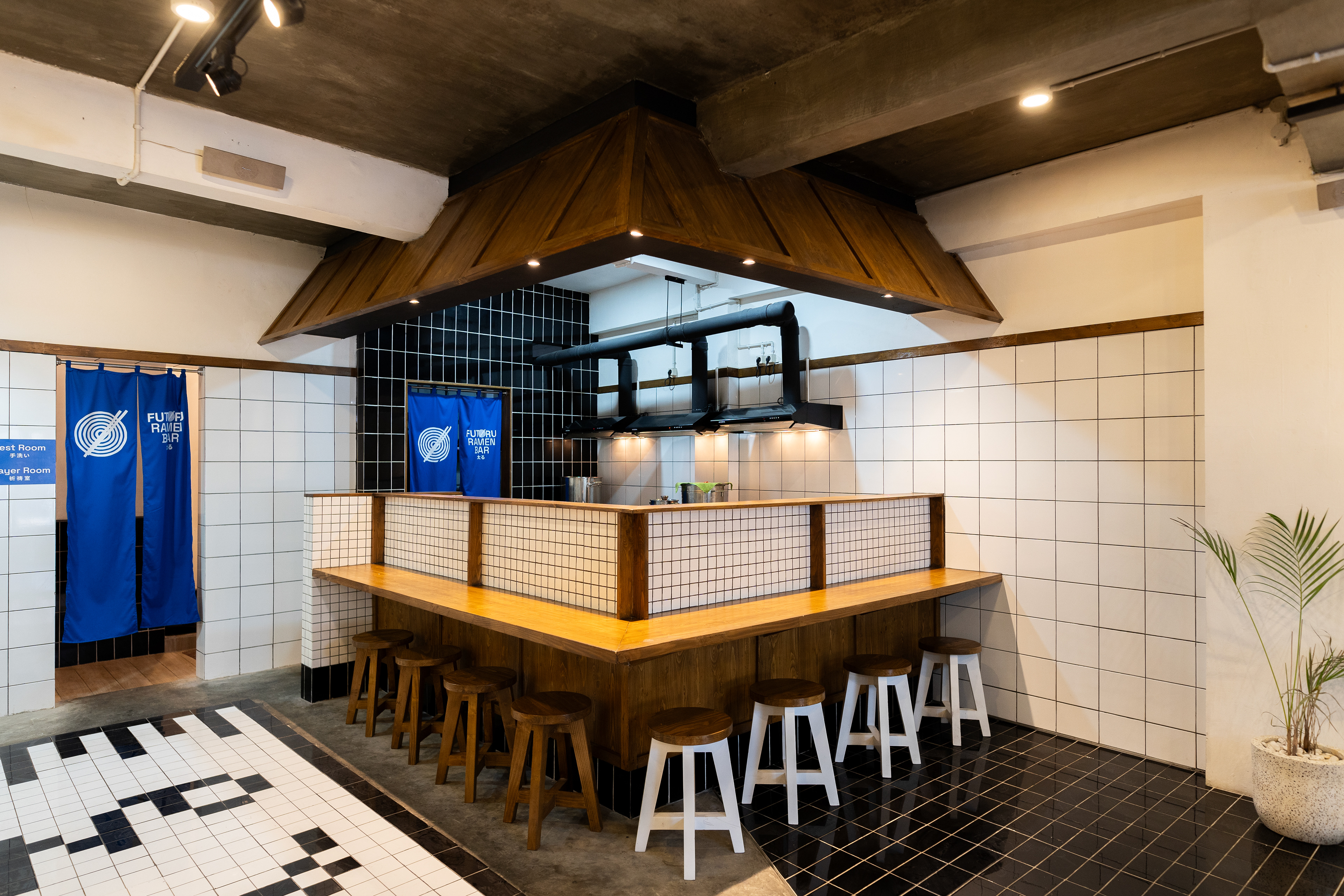 Renovasi Interior Futoru Ramen Bar Solo oleh Studio Slenpan