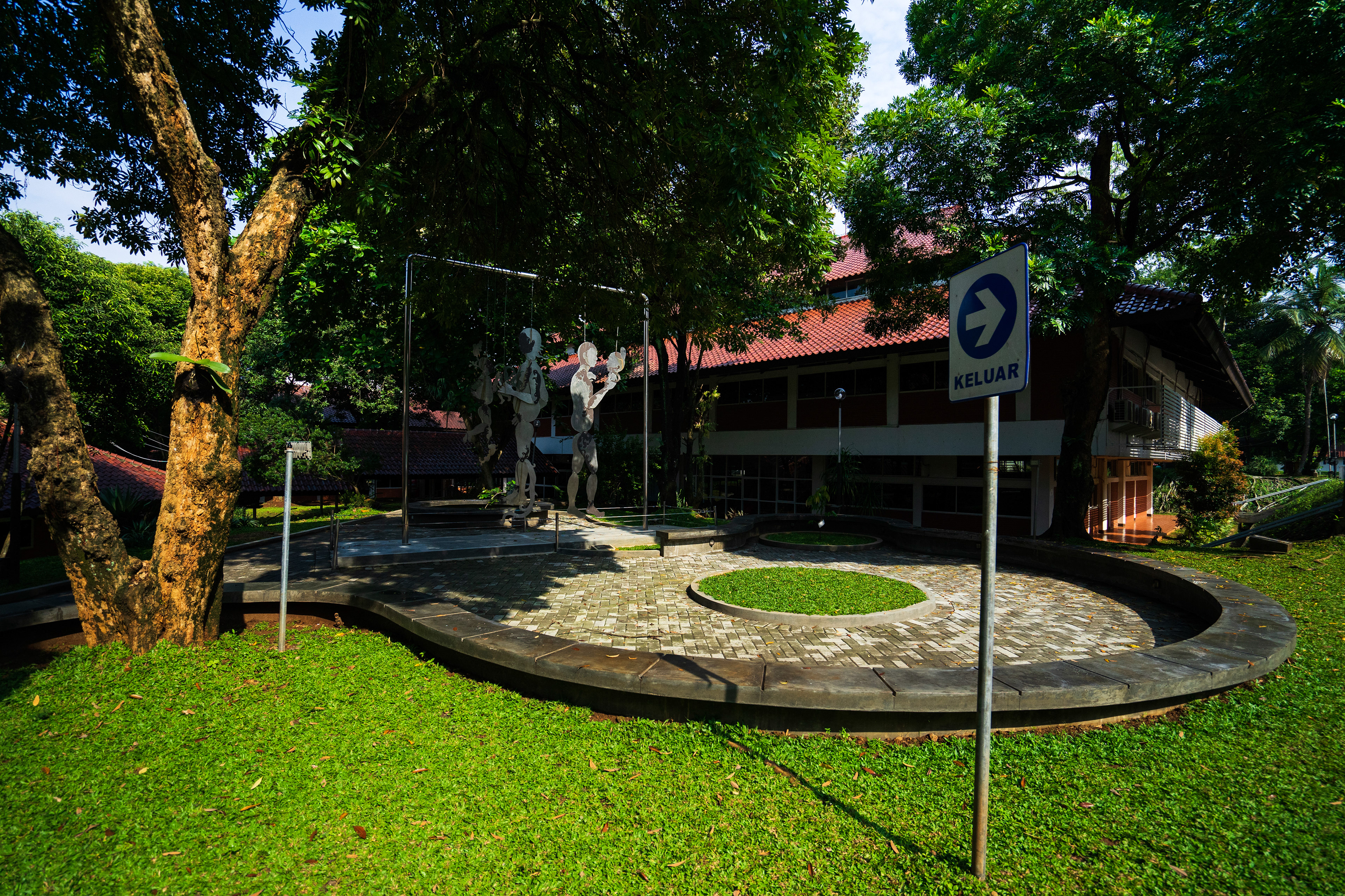 Renovasi Landscape Taman Puisi Fakultas Ilmu Pengetahuan Budaya Universitas Indonesia oleh Studio Slenpan