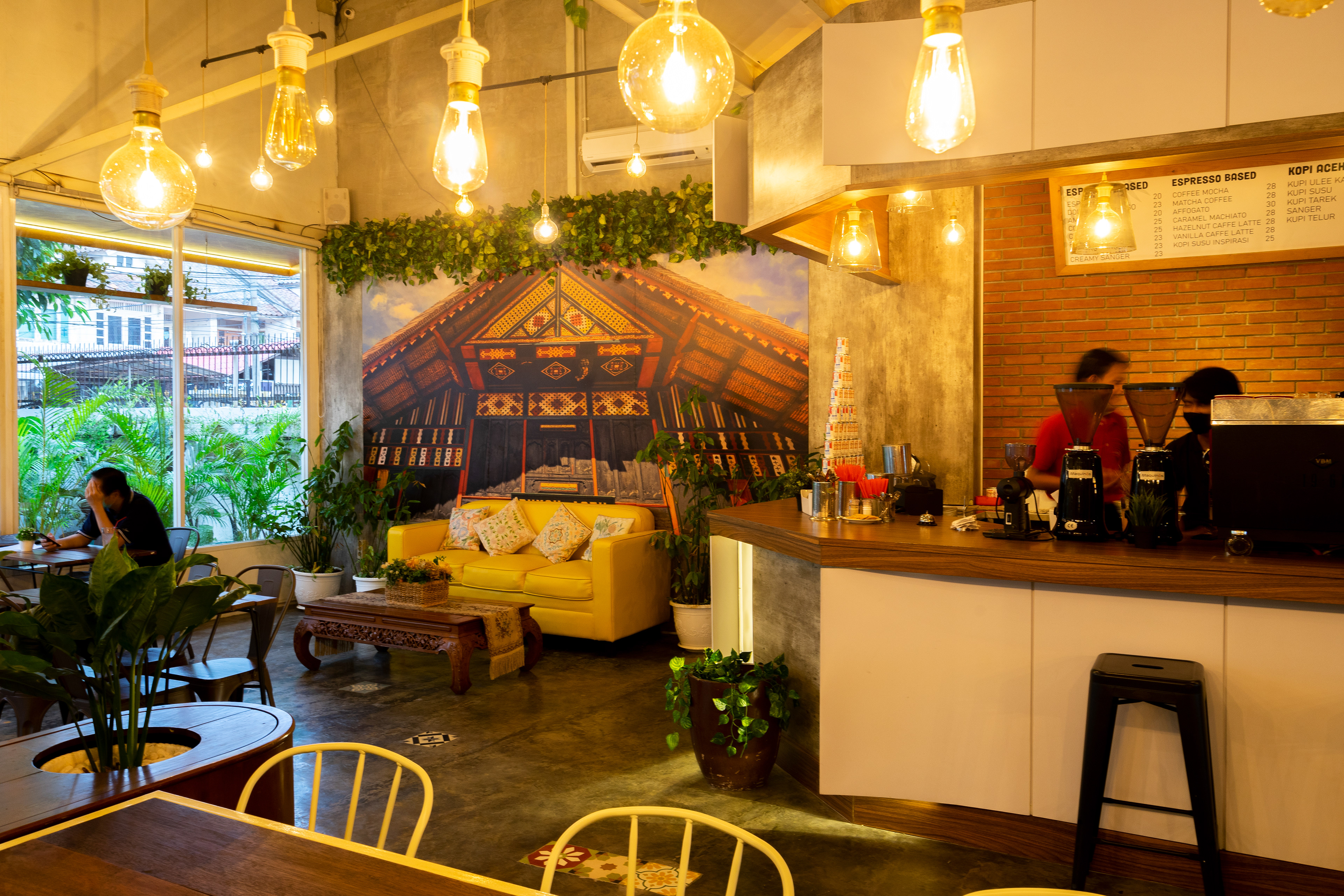 Renovasi Interior Jambo Kupi Kali Deres oleh Studio Slenpan