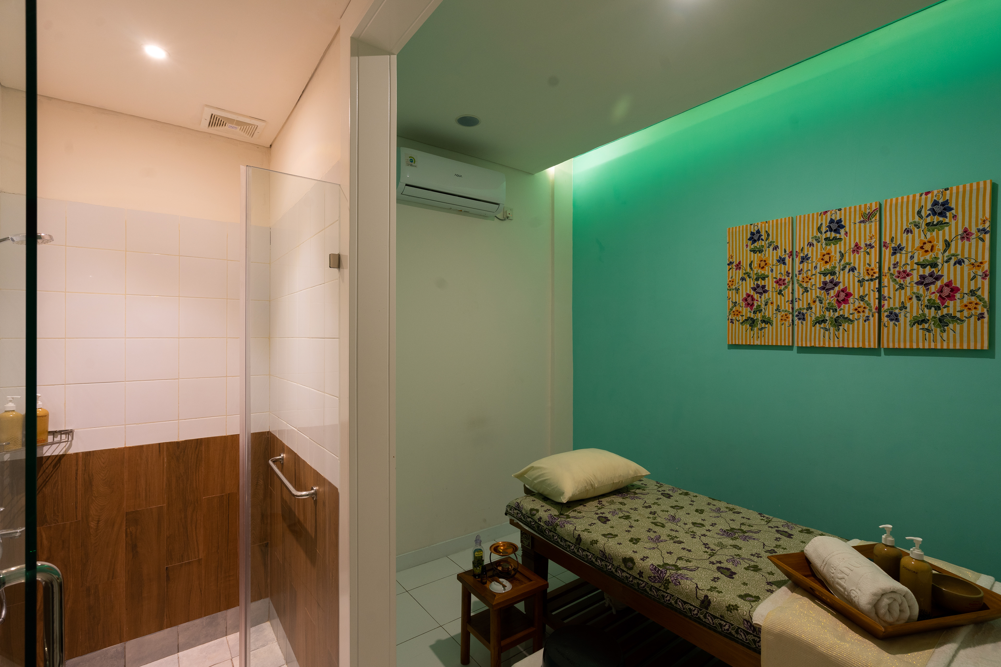 Area Treatment House of Mustika Ratu Cianjur Desain Renovasi Interior Studio Slenpan