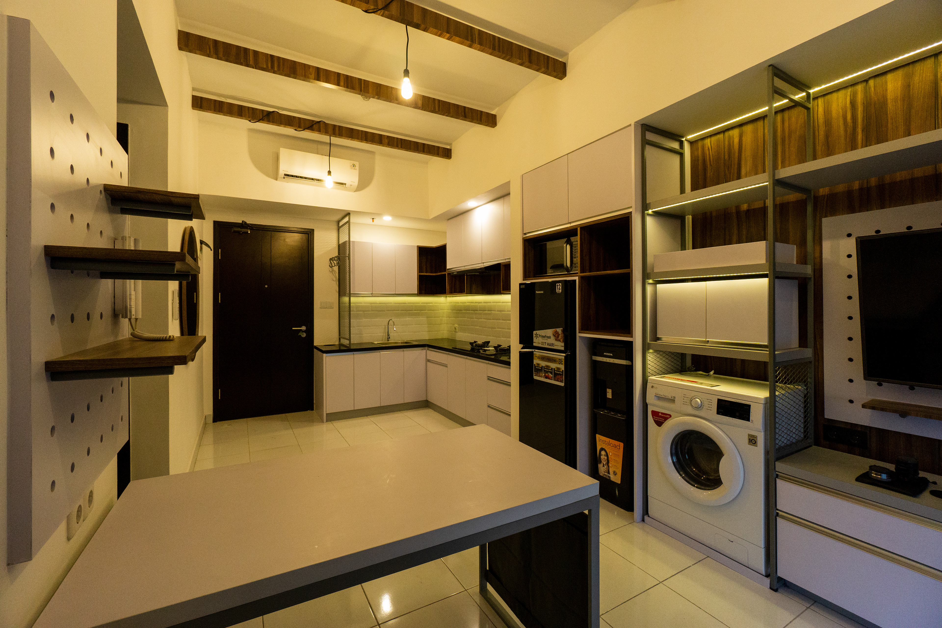 Renovasi Interior Apartemen Jakarta Jabodetabek Cassa de Parco oleh Studio Slenpan