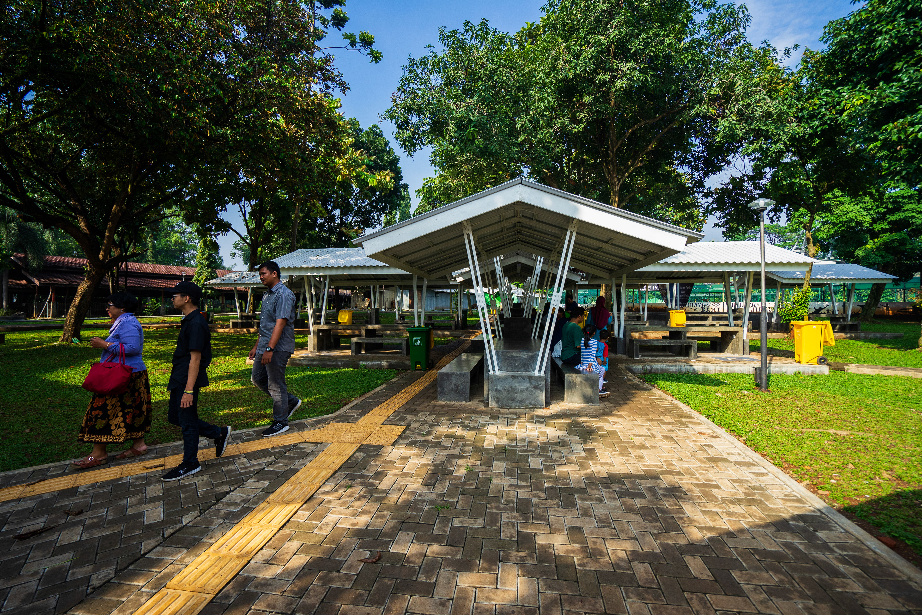 Renovasi Ruang Baca Terbuka Fakultas Ilmu Pengetahuan Budaya Universitas Indonesia oleh Studio Slenpan