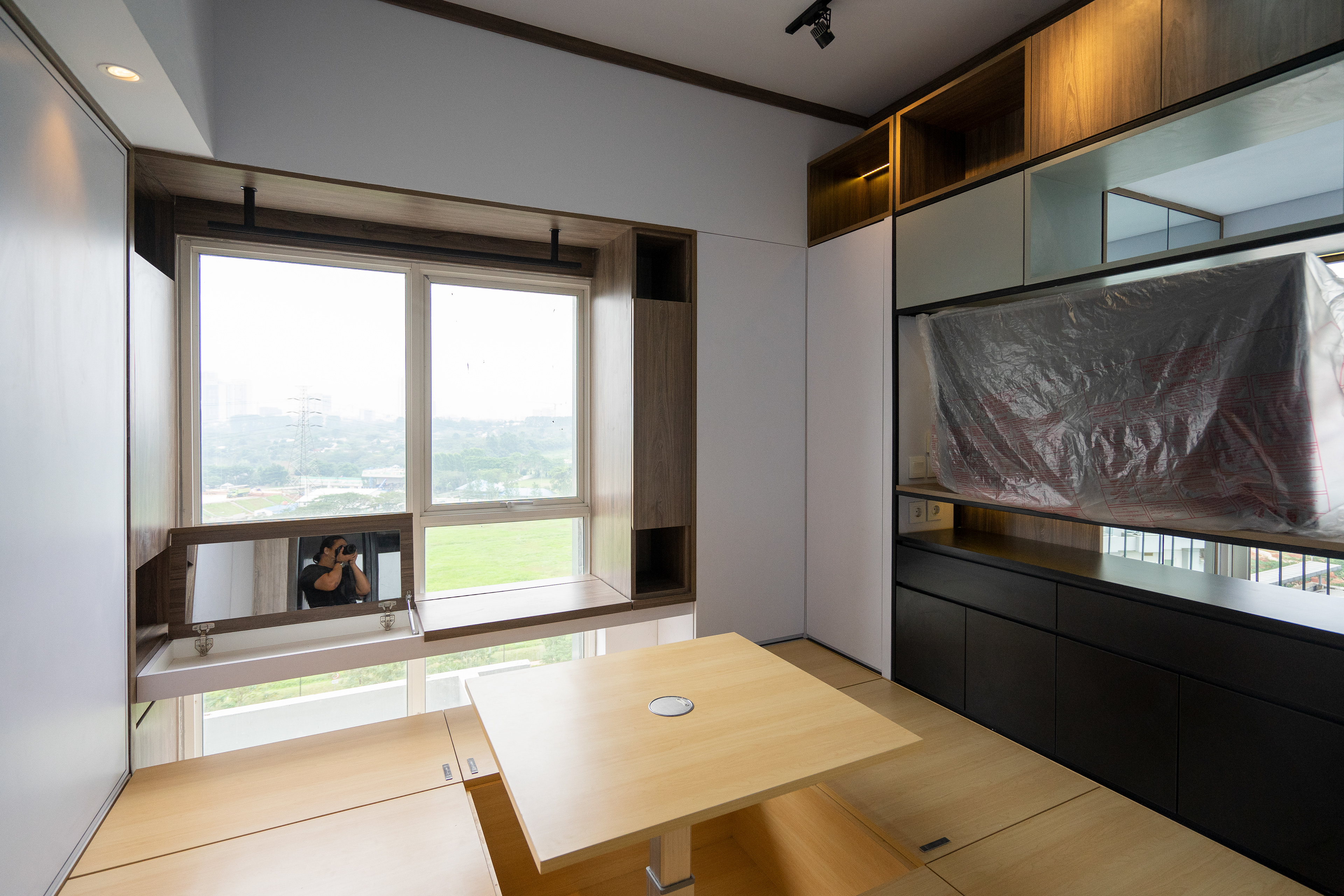 Murphy Bed & Tatami Renovasi Interior Apartemen Jakarta Jabodetabek Cassa de Parco oleh Studio Slenpan