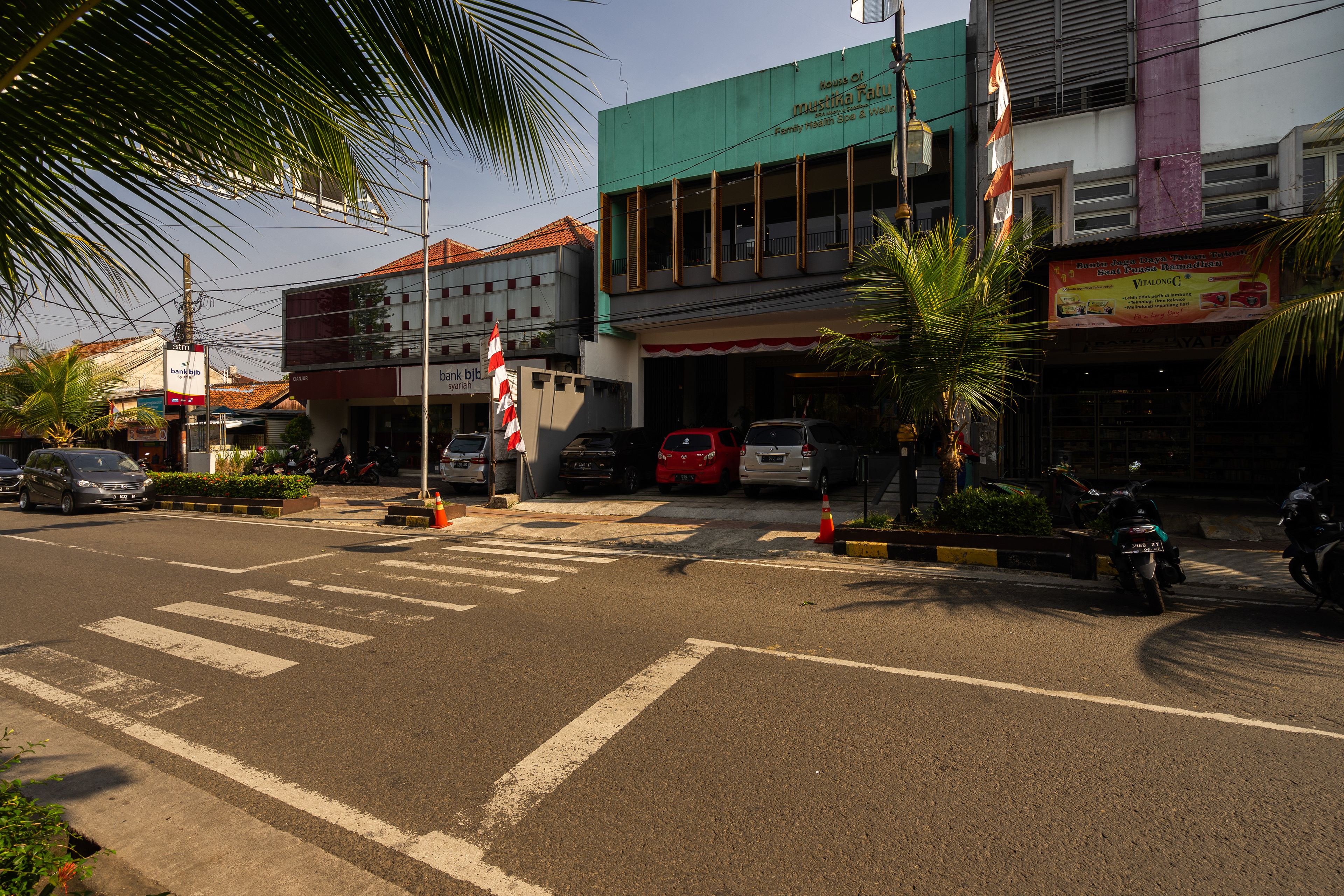 Fasad House of Mustika Ratu Cianjur Desain Renovasi Interior Studio Slenpan