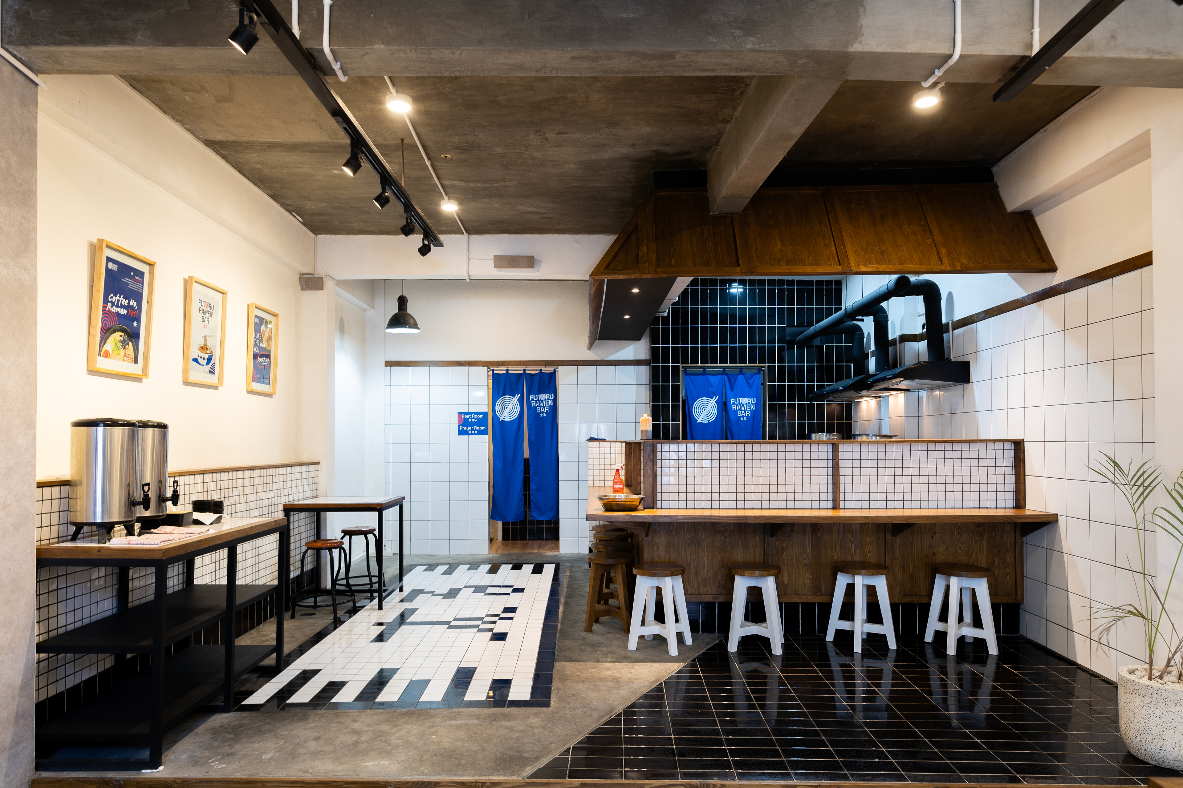 Renovasi Interior Futoru Ramen Bar Solo oleh Studio Slenpan