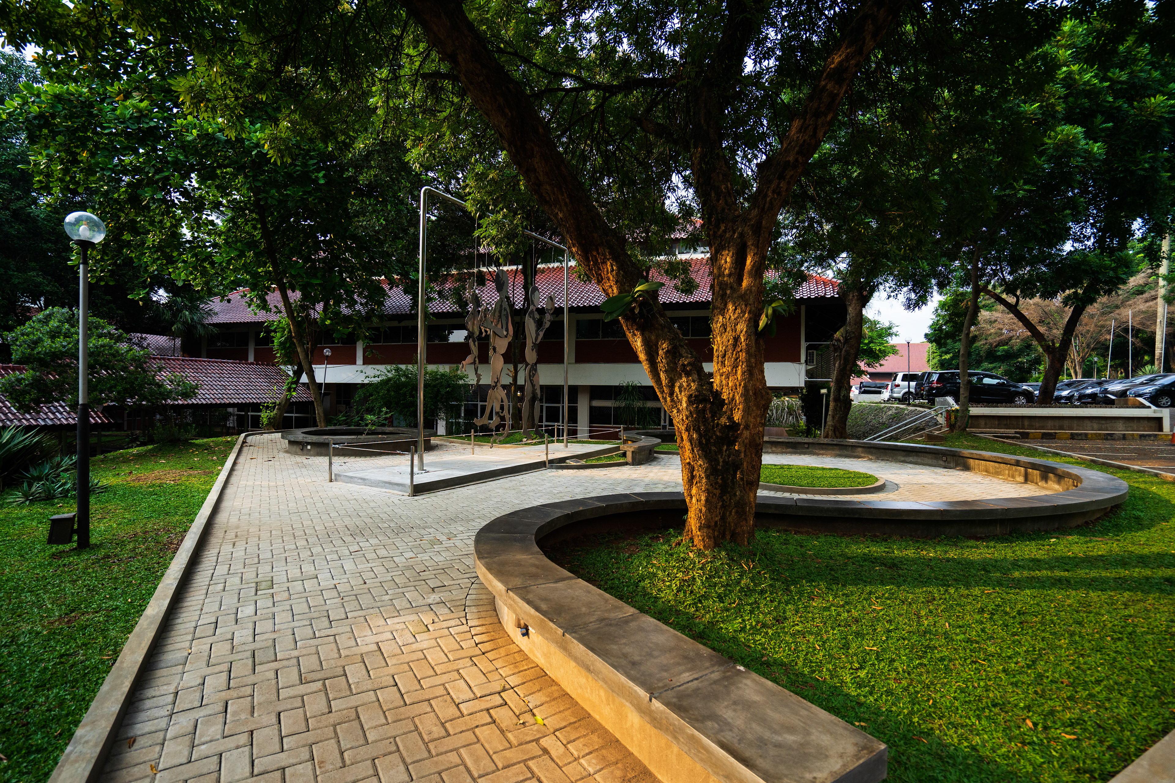 Renovasi Landscape Taman Puisi Fakultas Ilmu Pengetahuan Budaya Universitas Indonesia oleh Studio Slenpan