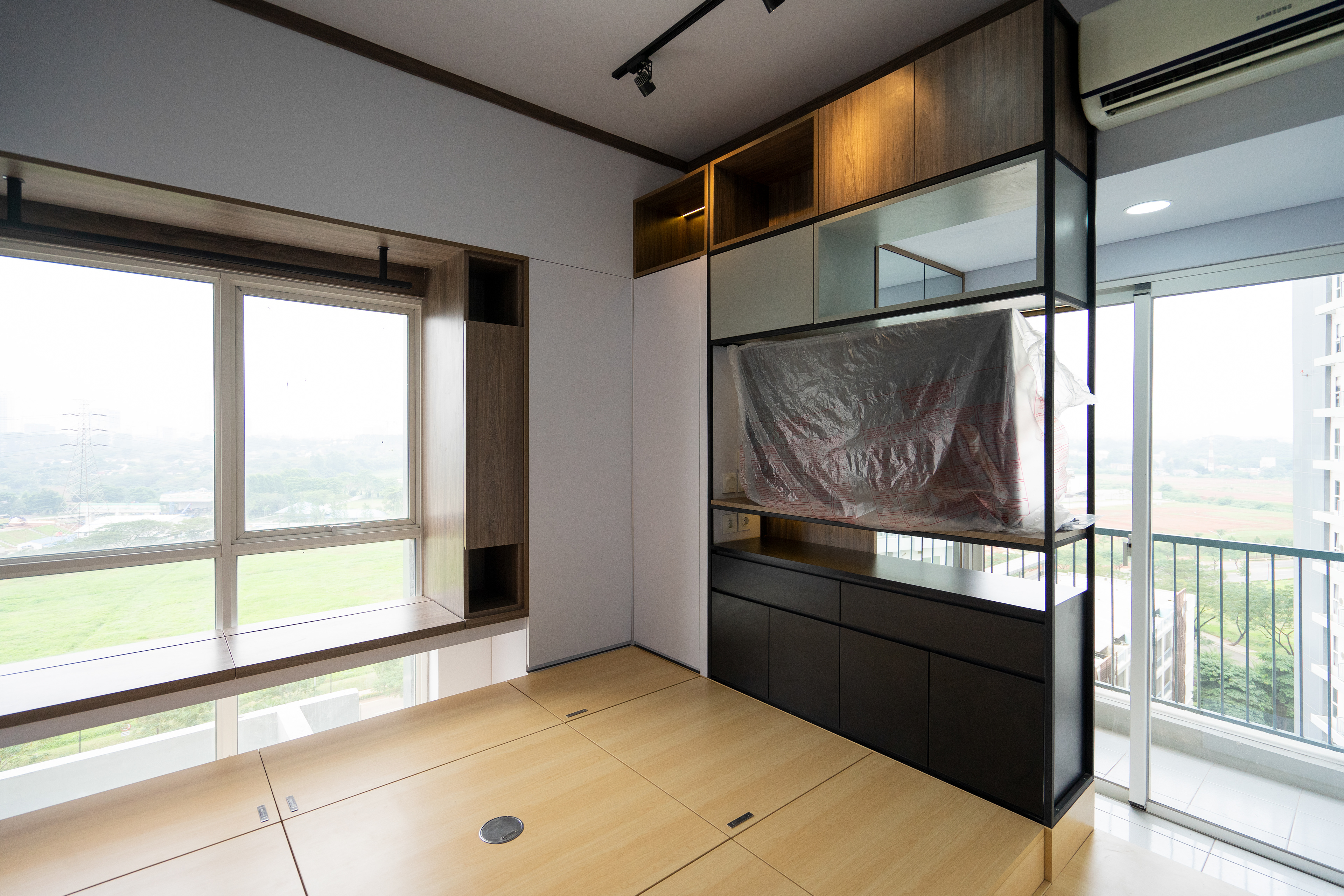 Murphy Bed & Tatami Renovasi Interior Apartemen Jakarta Jabodetabek Cassa de Parco oleh Studio Slenpan