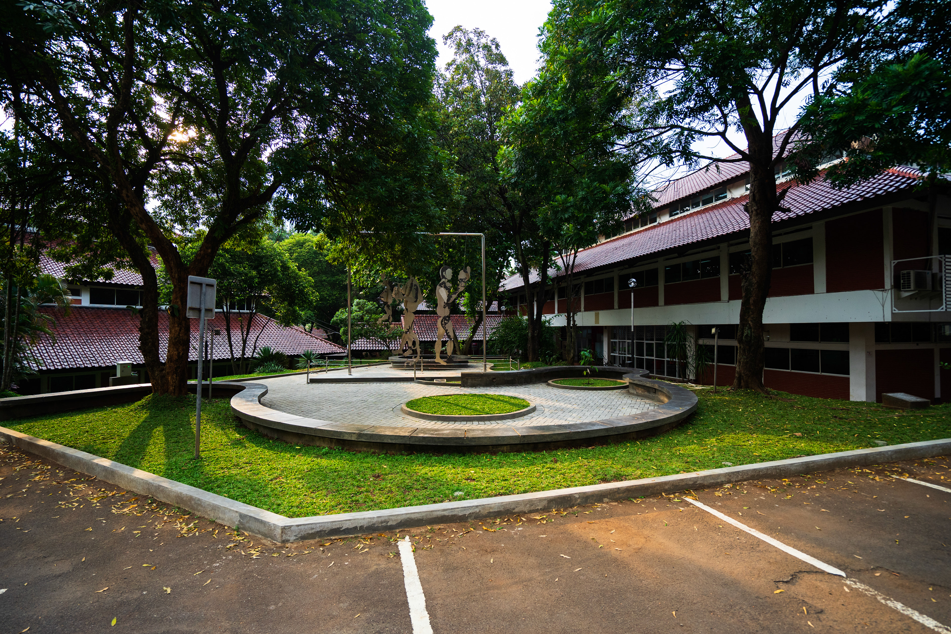 Renovasi Landscape Taman Puisi Fakultas Ilmu Pengetahuan Budaya Universitas Indonesia oleh Studio Slenpan
