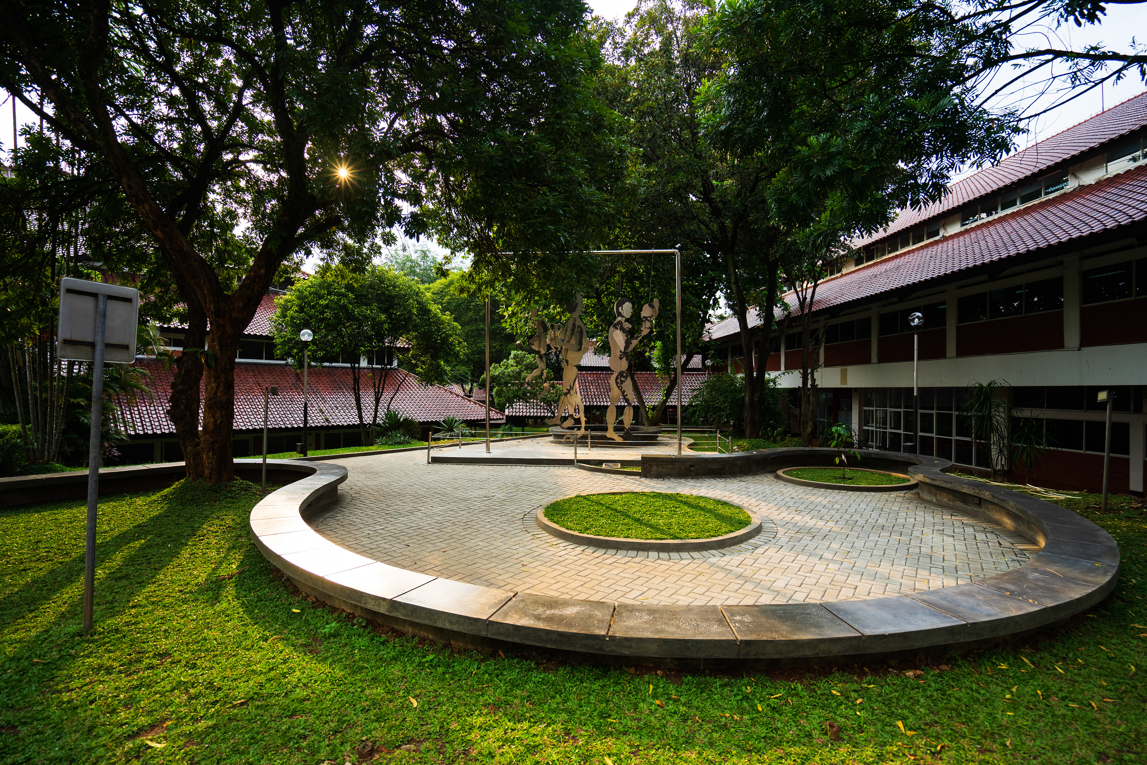 Renovasi Landscape Taman Puisi Fakultas Ilmu Pengetahuan Budaya Universitas Indonesia oleh Studio Slenpan