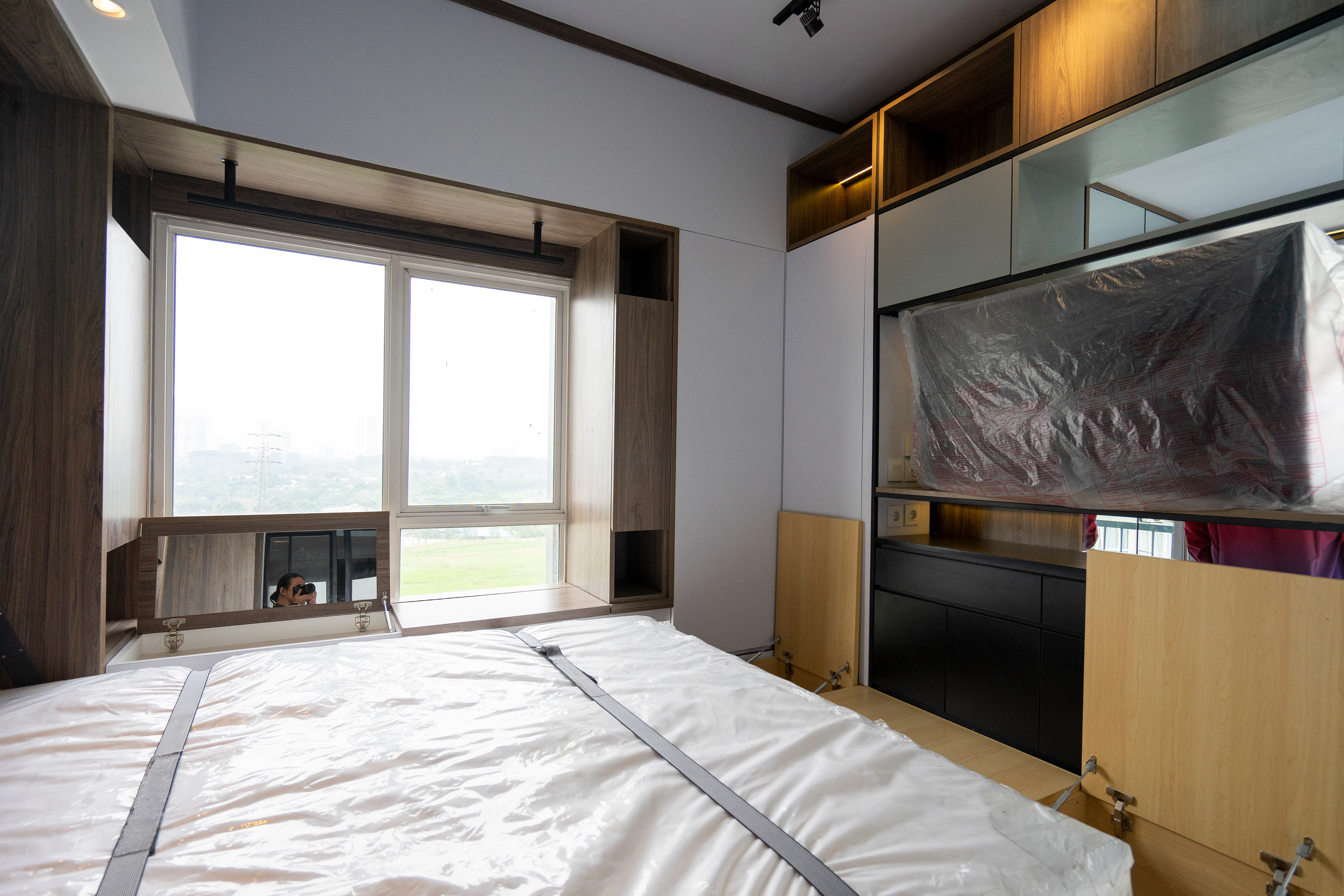 Murphy Bed & Tatami Renovasi Interior Apartemen Jakarta Jabodetabek Cassa de Parco oleh Studio Slenpan