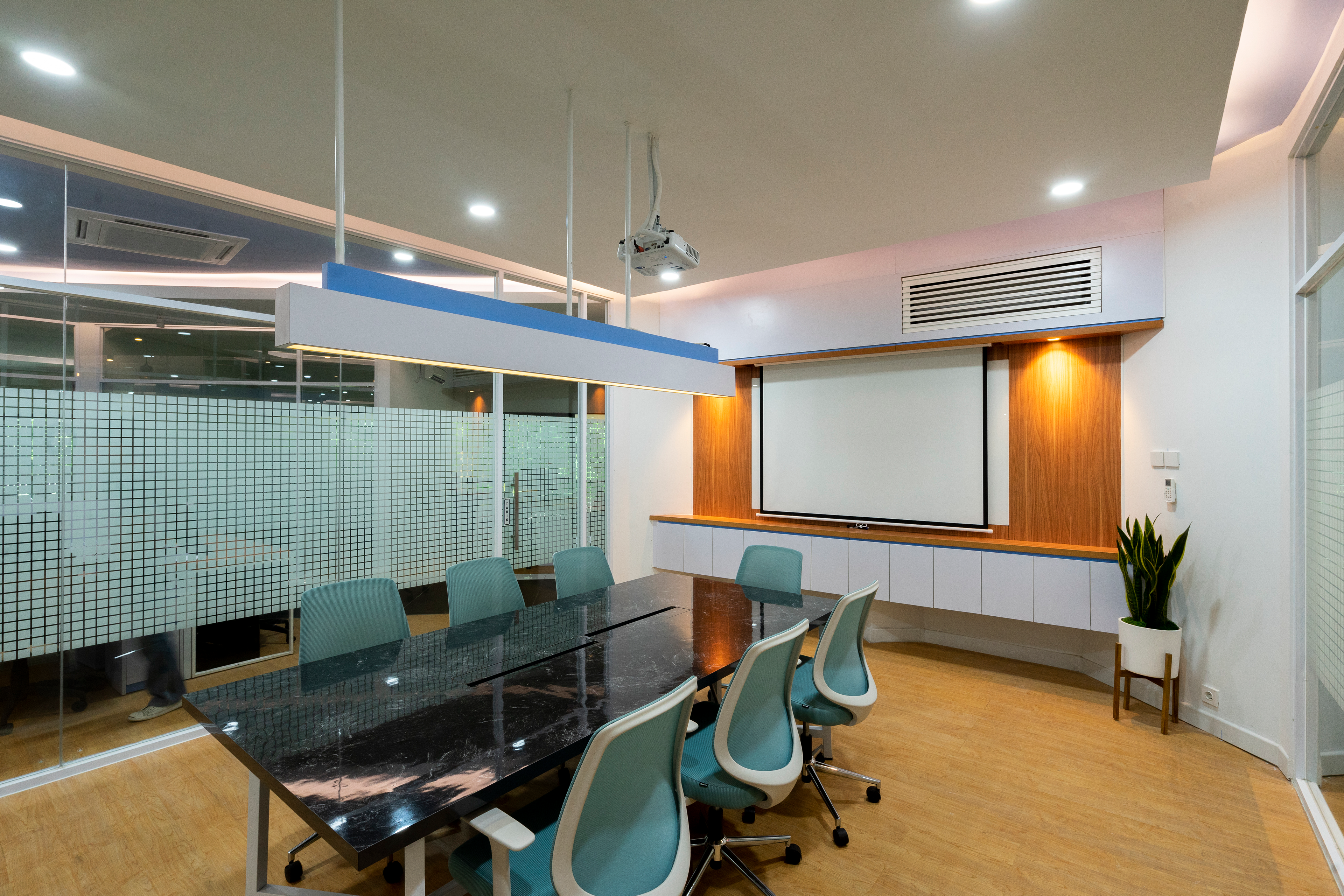 Area Meeting Desain Renovasi Interior Kantor Dekanat Fakultas Psikologi Universitas Indonesia Depok oleh Studio Slenpan