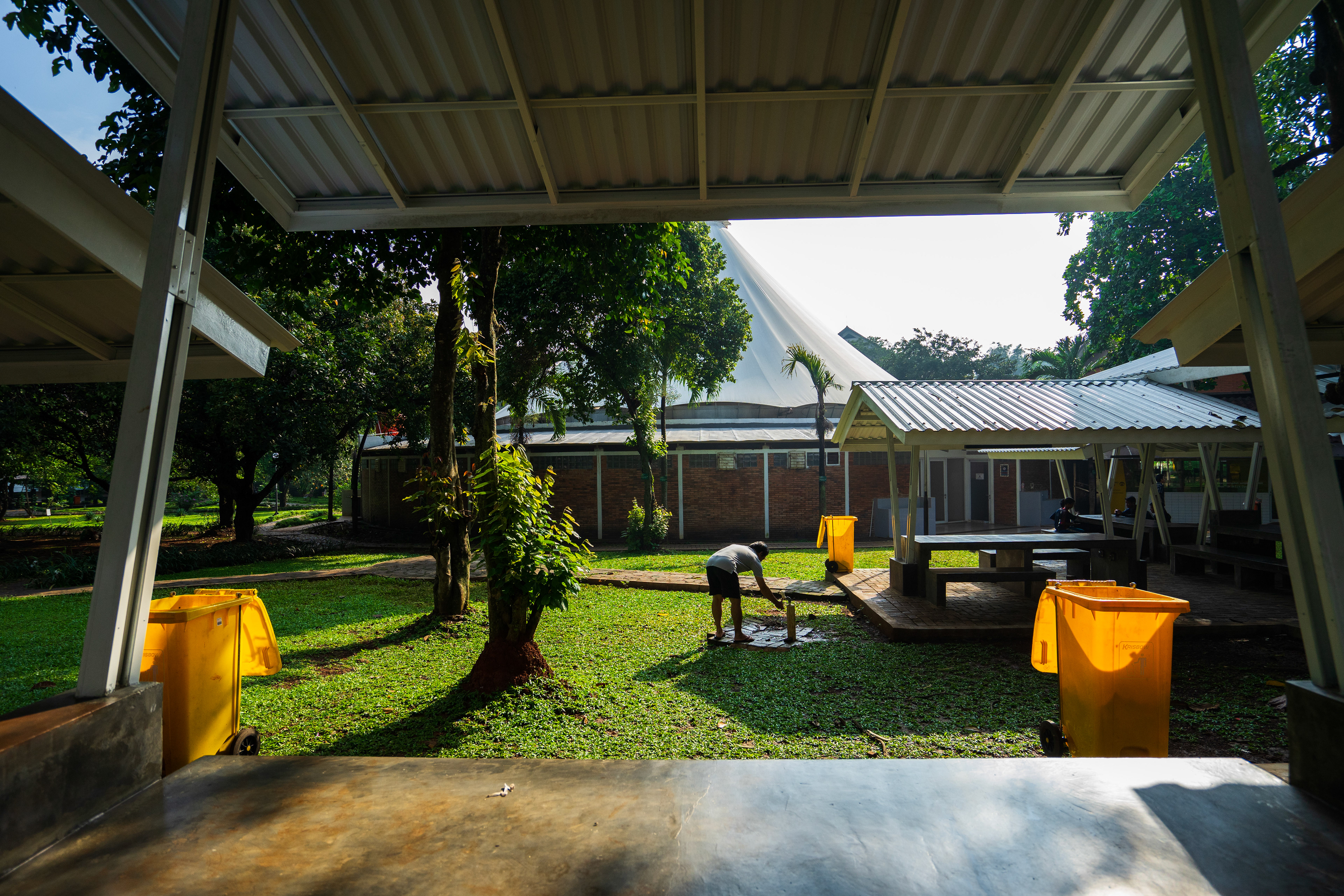 Renovasi Ruang Baca Terbuka Fakultas Ilmu Pengetahuan Budaya Universitas Indonesia oleh Studio Slenpan