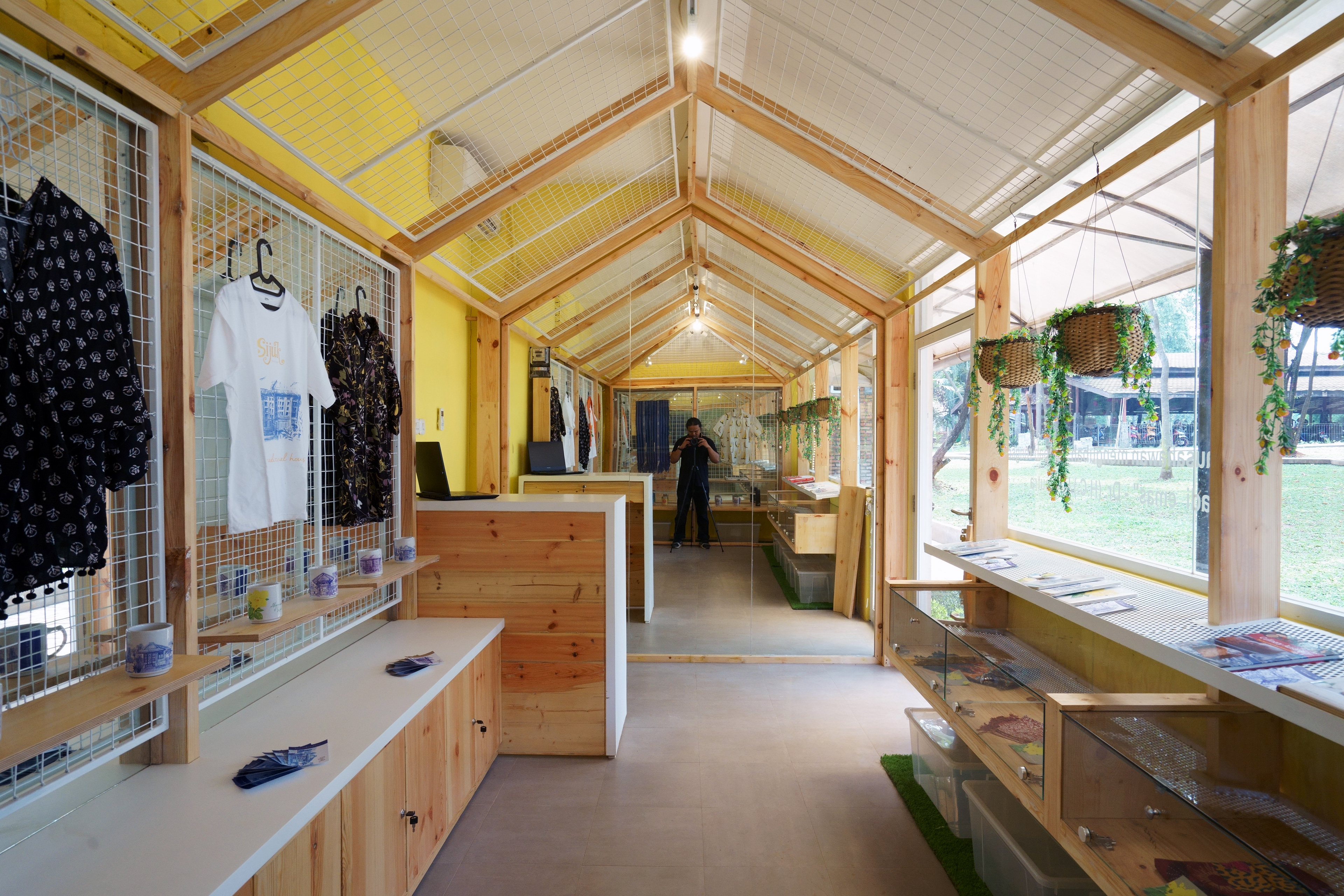 Renovasi Interior Warung Bisnis Fakultas Ilmu Pengetahuan Budaya Universitas Indonesia oleh Studio Slenpan