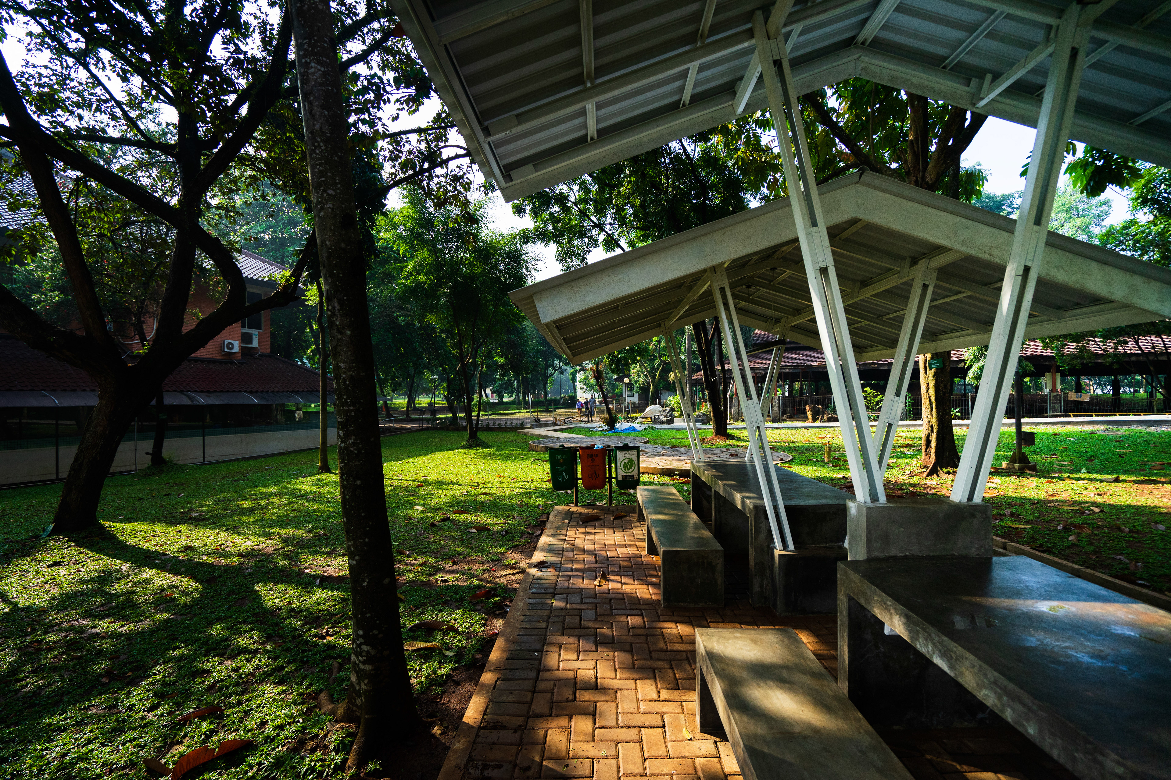 Renovasi Ruang Baca Terbuka Fakultas Ilmu Pengetahuan Budaya Universitas Indonesia oleh Studio Slenpan
