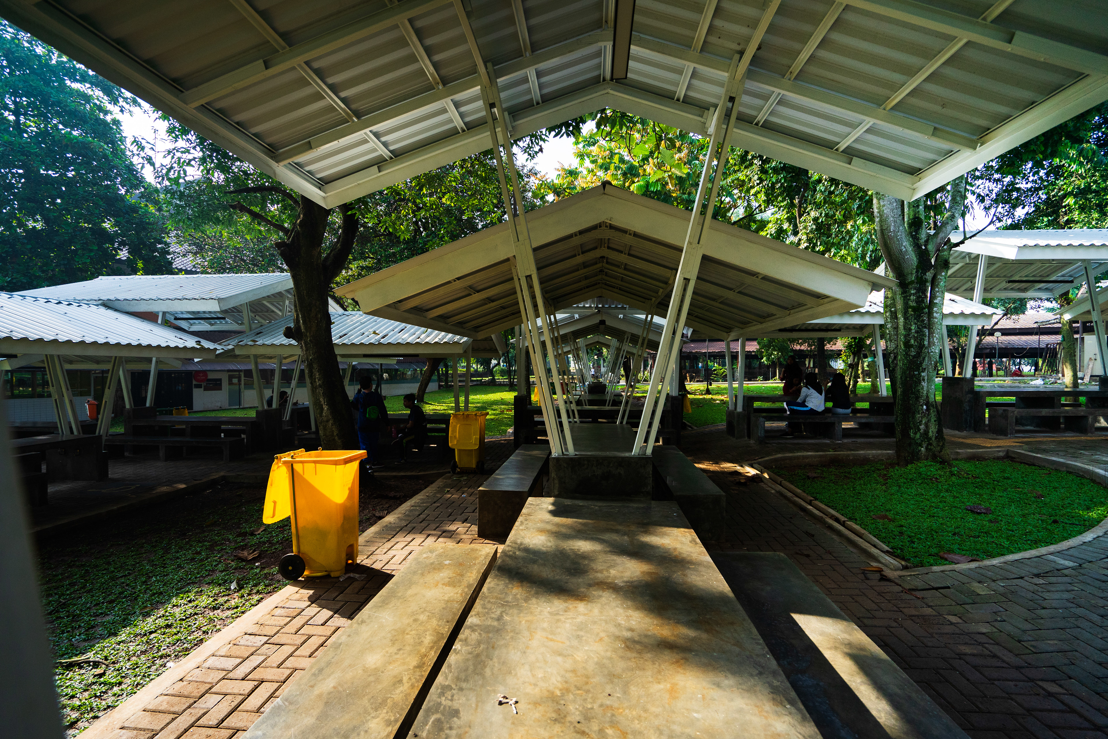Renovasi Ruang Baca Terbuka Fakultas Ilmu Pengetahuan Budaya Universitas Indonesia oleh Studio Slenpan