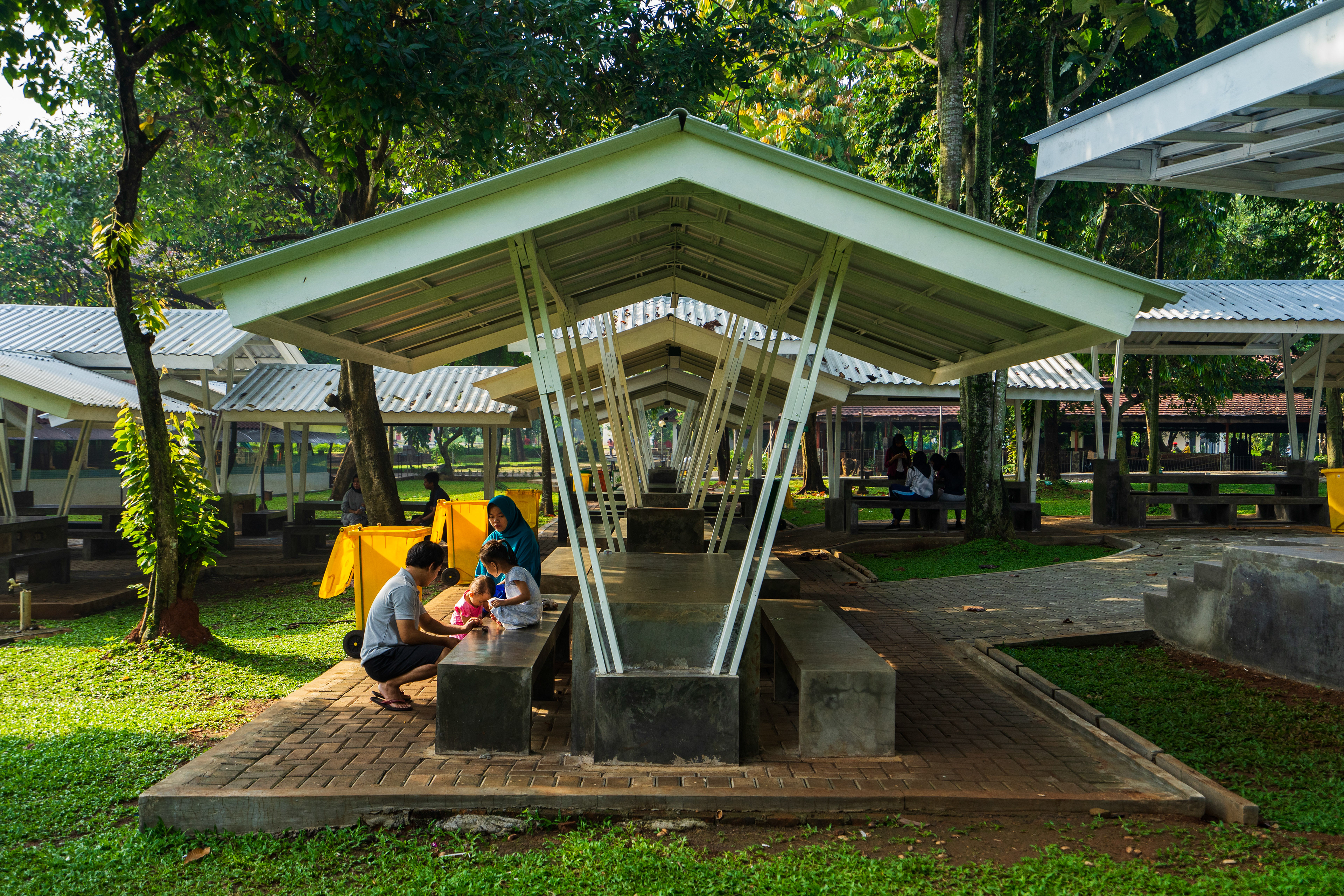 Renovasi Ruang Baca Terbuka Fakultas Ilmu Pengetahuan Budaya Universitas Indonesia oleh Studio Slenpan