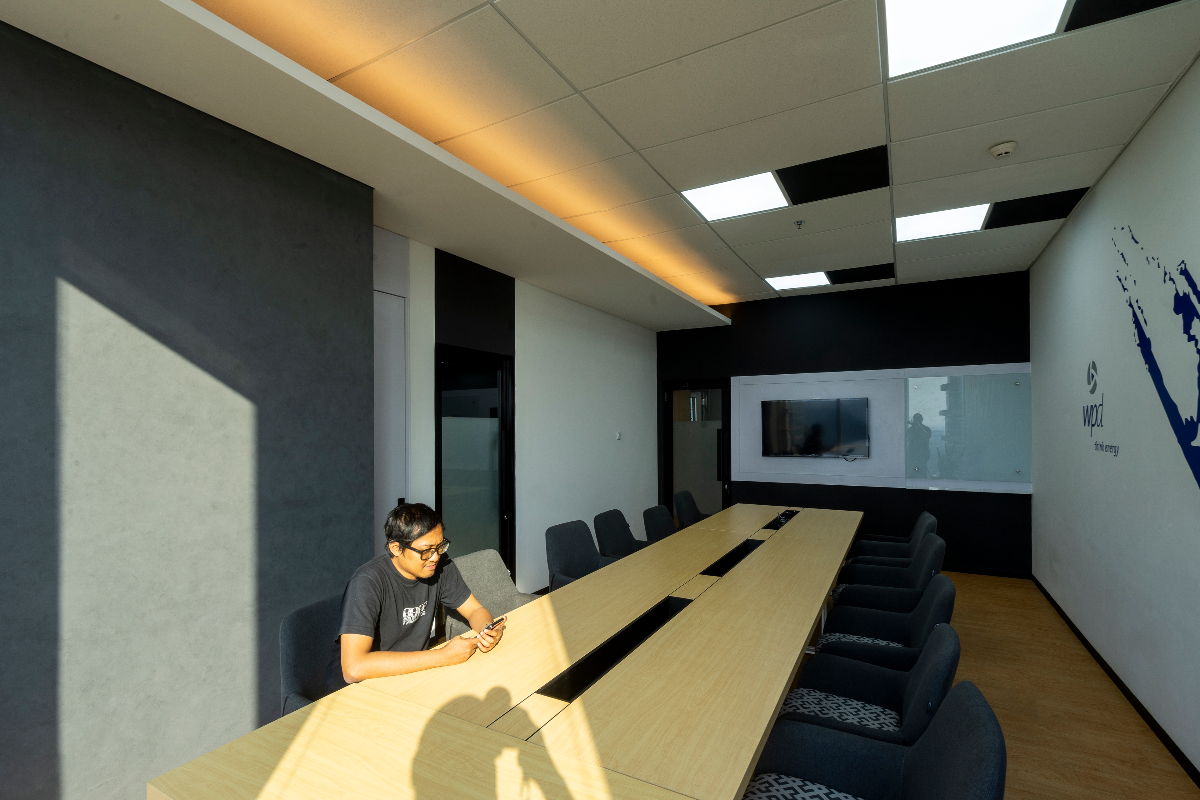 Area Meeting WPD Indonesia Energy Desain Renovasi Interior Studio Slenpan