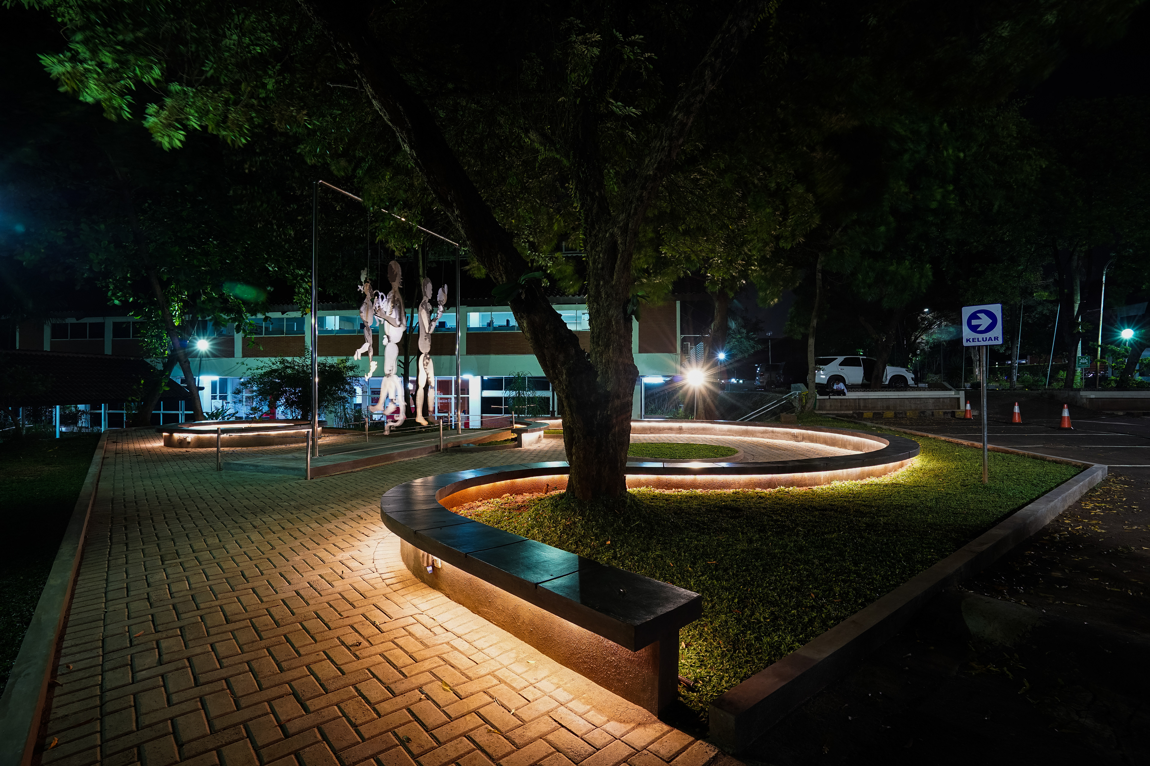 Renovasi Landscape Taman Puisi Fakultas Ilmu Pengetahuan Budaya Universitas Indonesia oleh Studio Slenpan
