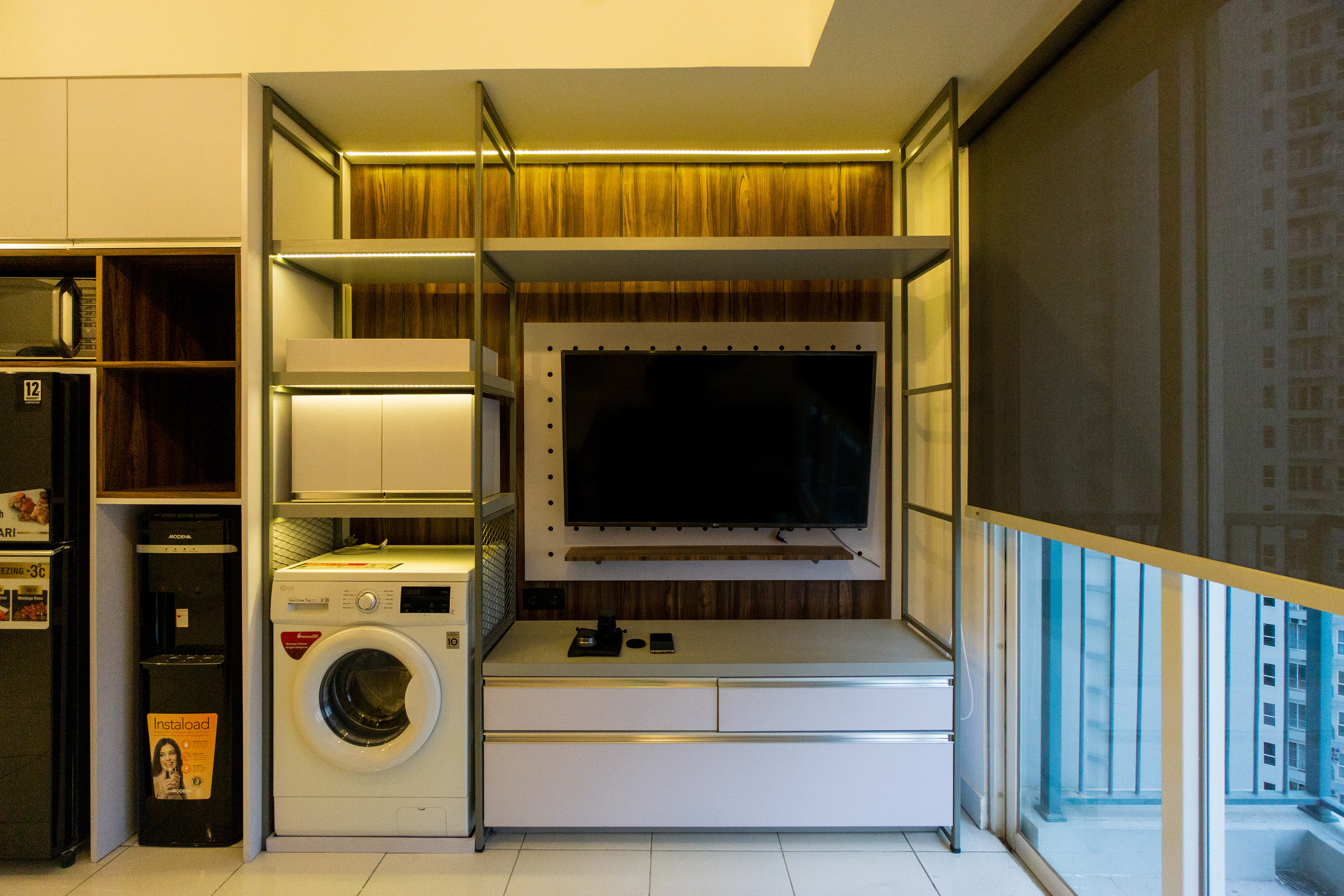 Living Dining Kitchen Renovasi Interior Apartemen Jakarta Jabodetabek Cassa de Parco oleh Studio Slenpan