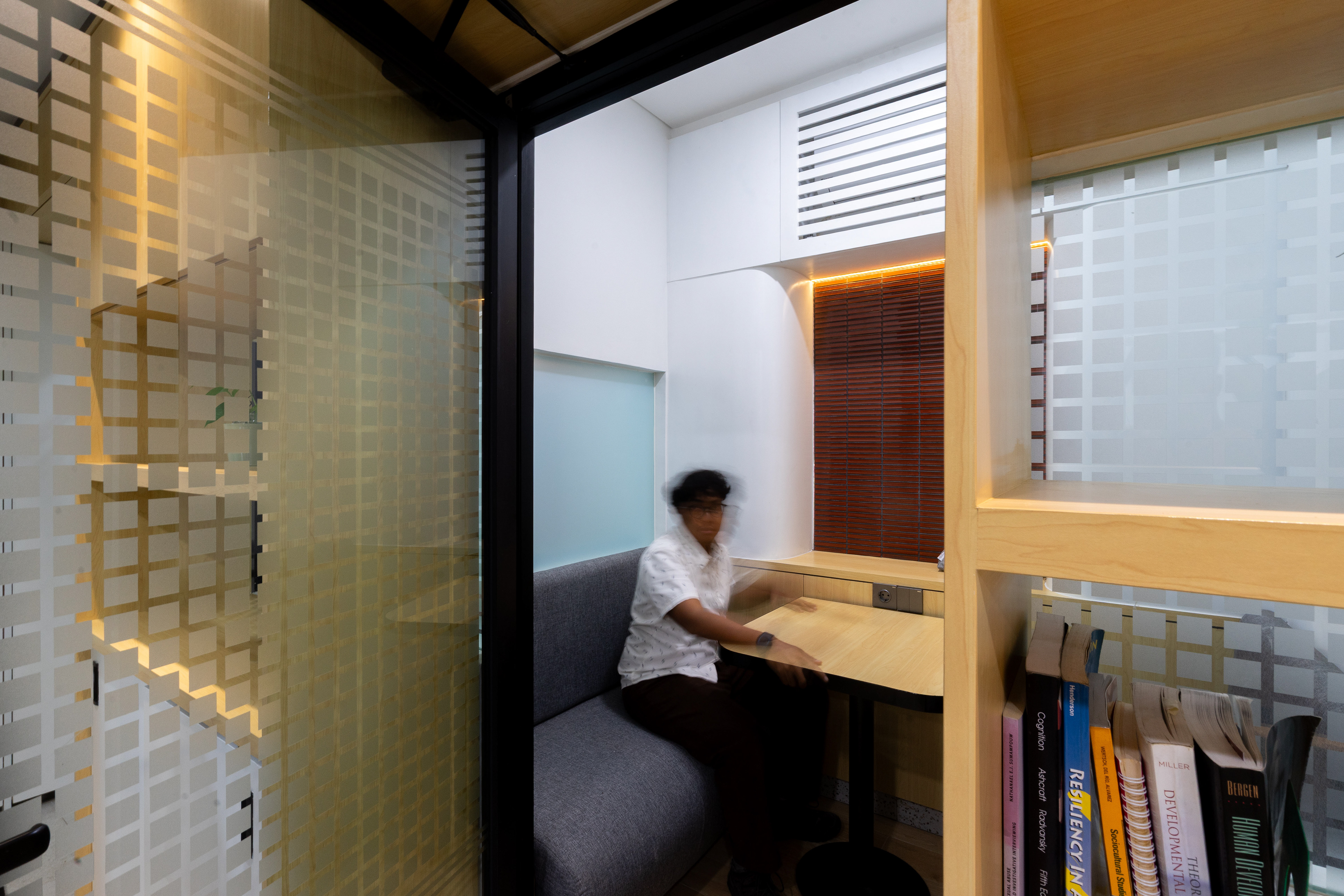 Interior Ruang Kelompok Riset Mindfulness Psikologi UI Desain Renovasi Interior Studio Slenpan