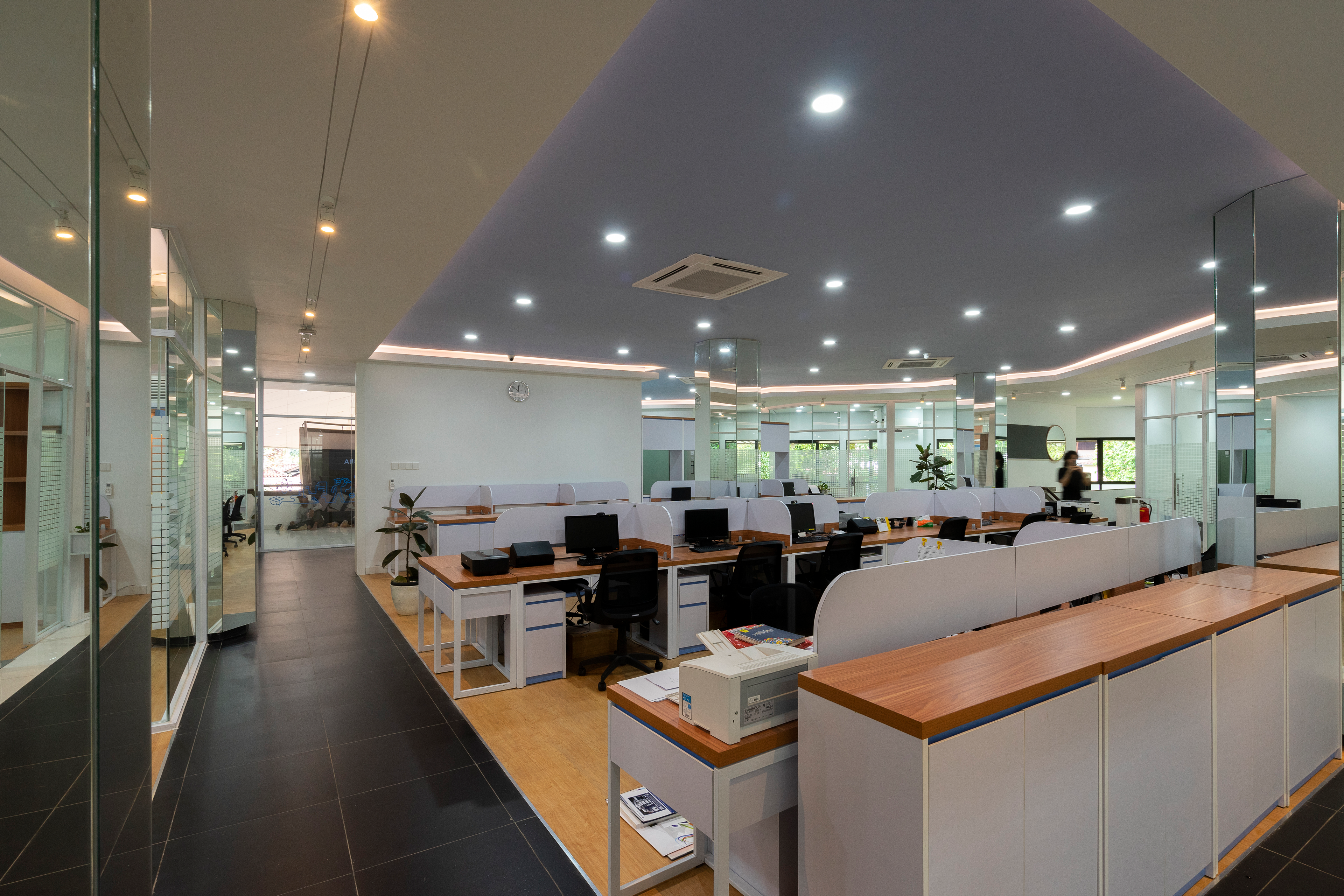 Area Kerja Desain Renovasi Interior Kantor Dekanat Fakultas Psikologi Universitas Indonesia Depok oleh Studio Slenpan