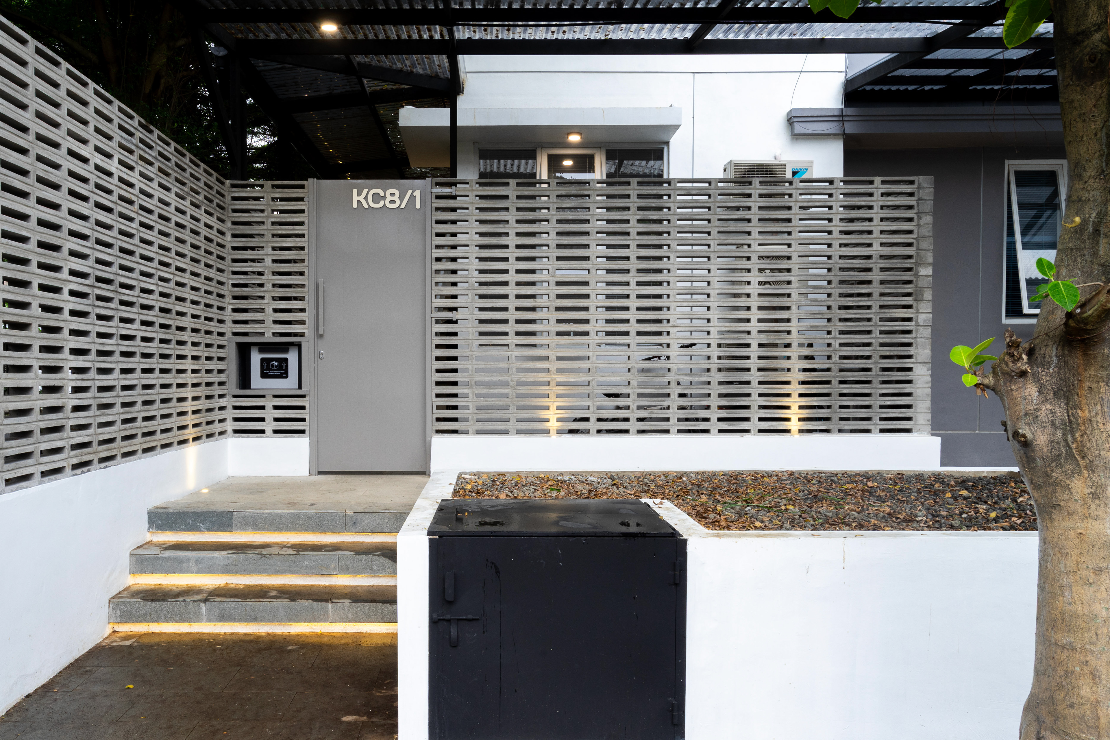 Pembangunan Arsitektur Rumah Bogor oleh Studio Slenpan