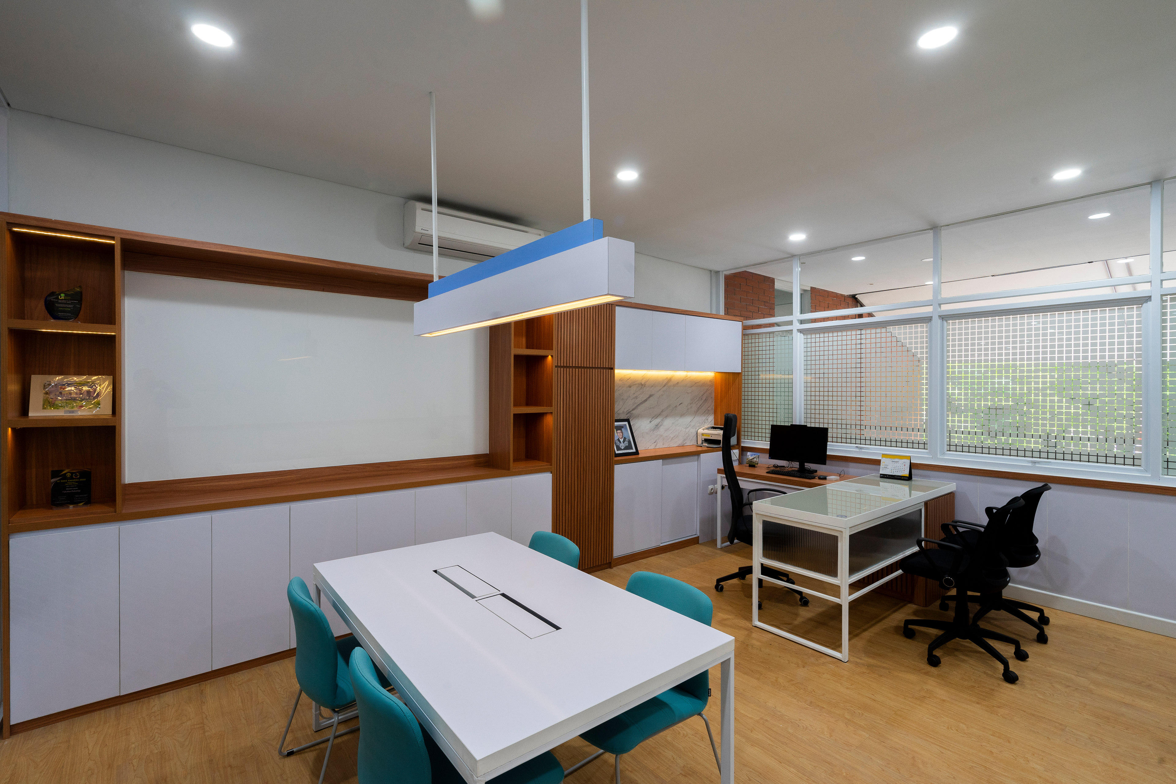 Area Ruang Dekan Desain Renovasi Interior Kantor Dekanat Fakultas Psikologi Universitas Indonesia Depok oleh Studio Slenpan