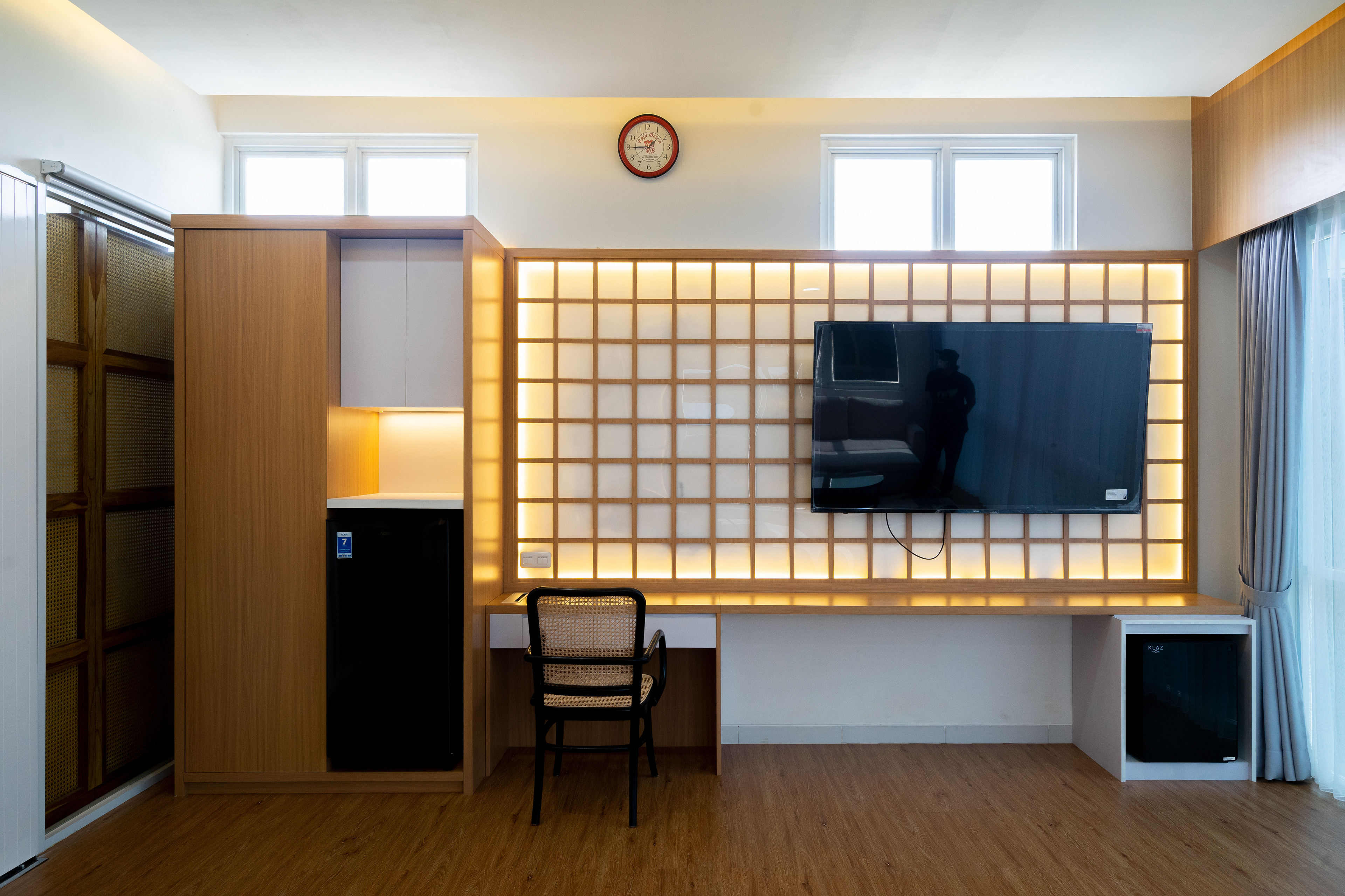 Ruang Direktur Kantor Baja Mulia Lestari desain renovasi kantor oleh Studio Slenpan