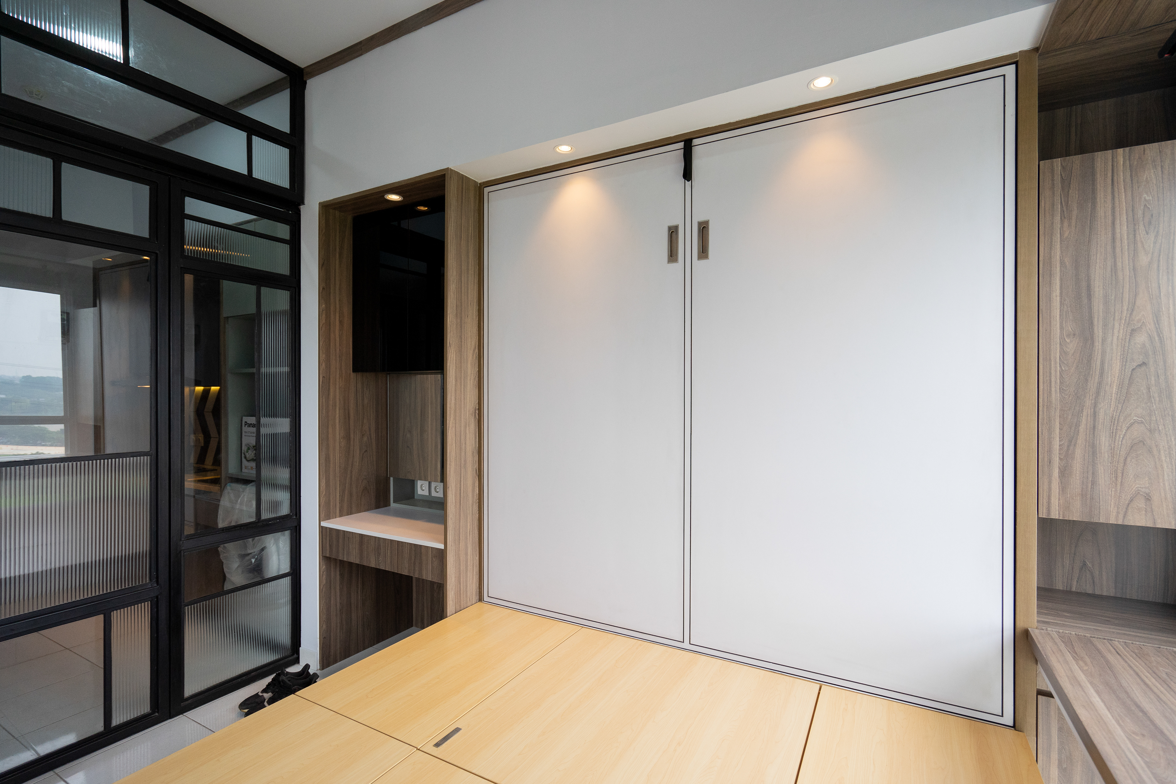 Murphy Bed & Tatami Renovasi Interior Apartemen Jakarta Jabodetabek Cassa de Parco oleh Studio Slenpan