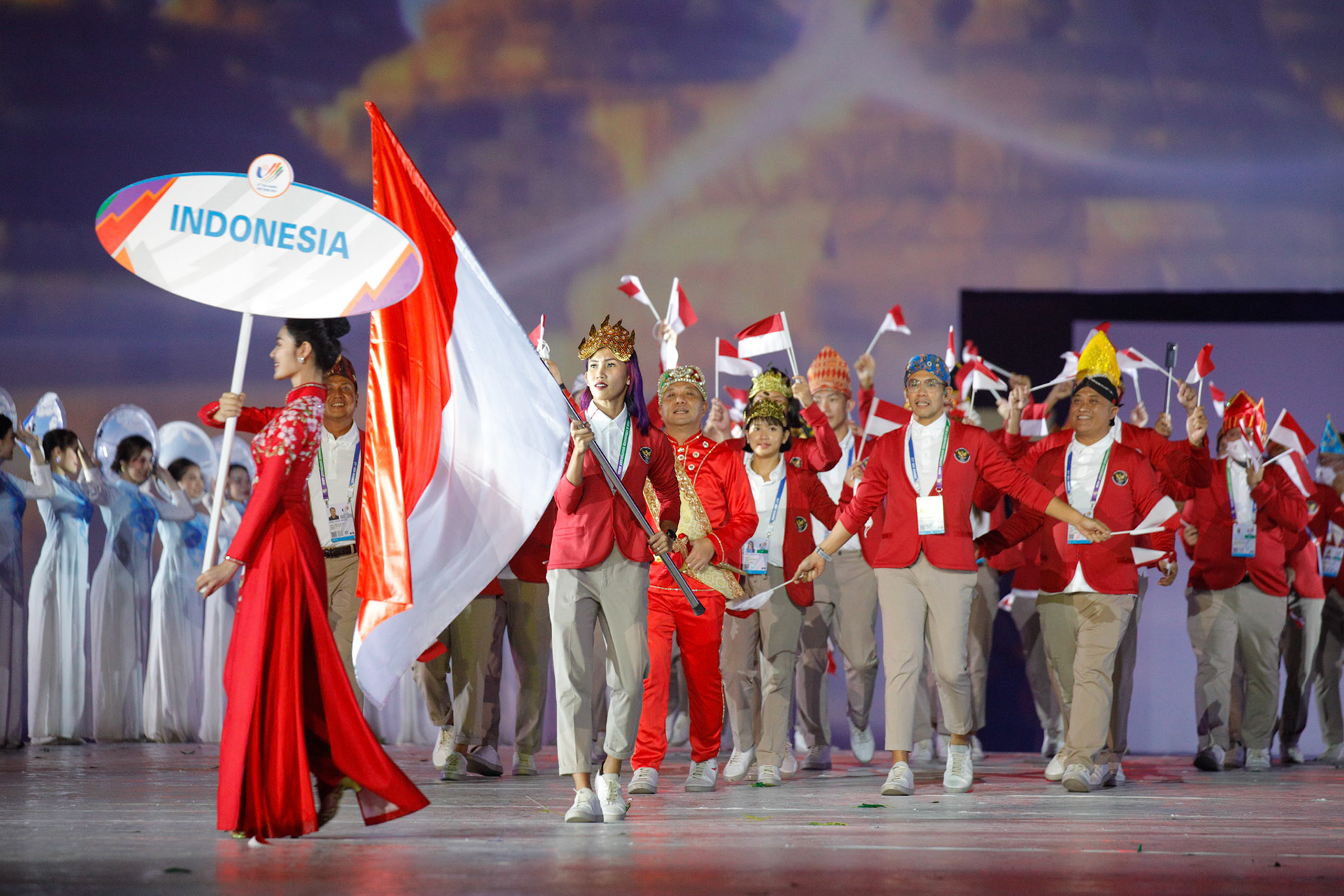 Kamis, 12 Mei 2022. NOC – SEAG21 – NAIF - PHO - Day 7 - Defile Tim Indonesia di Stadion Nasional My Dinh, Hanoi - Vietnam