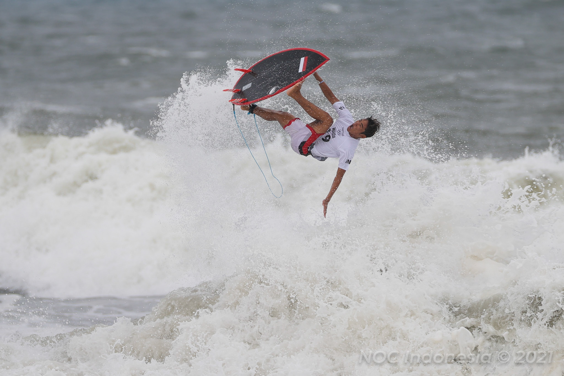Senin, 26 Juli 2021. NOC - TO2020 - PHO - Day 6 - Surfing Round 3 Heat 1, Rio Waida vs Kanoa Igarashi (Jpn) di Tsuragasaki Surfing Beach, Chiba - Jepang