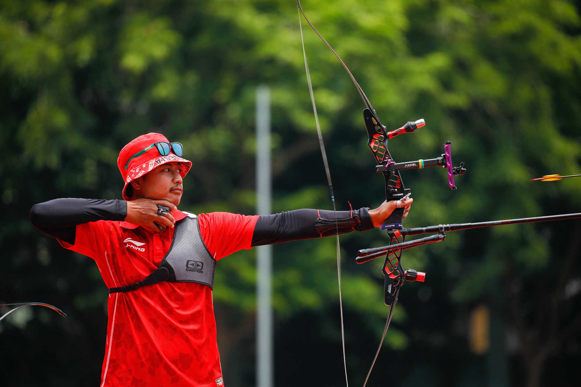 Rabu, 18 Mei 2022. NOC - SEAG21 - NAIF - PHO - Day 13 - Archery - Alviyanto Bagas Prastyadi-Arif Dwi Pangestu-Riau Ega Agata Salsabilla, Men's Recurve Final, Gold di Hanoi National Sport Training Center, Hanoi - Vietnam