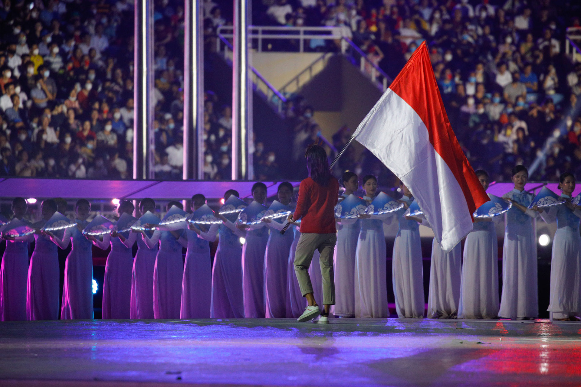 Kamis, 12 Mei 2022. NOC – SEAG21 – NAIF - PHO - Day 7 - Defile Tim Indonesia di Stadion Nasional My Dinh, Hanoi - Vietnam