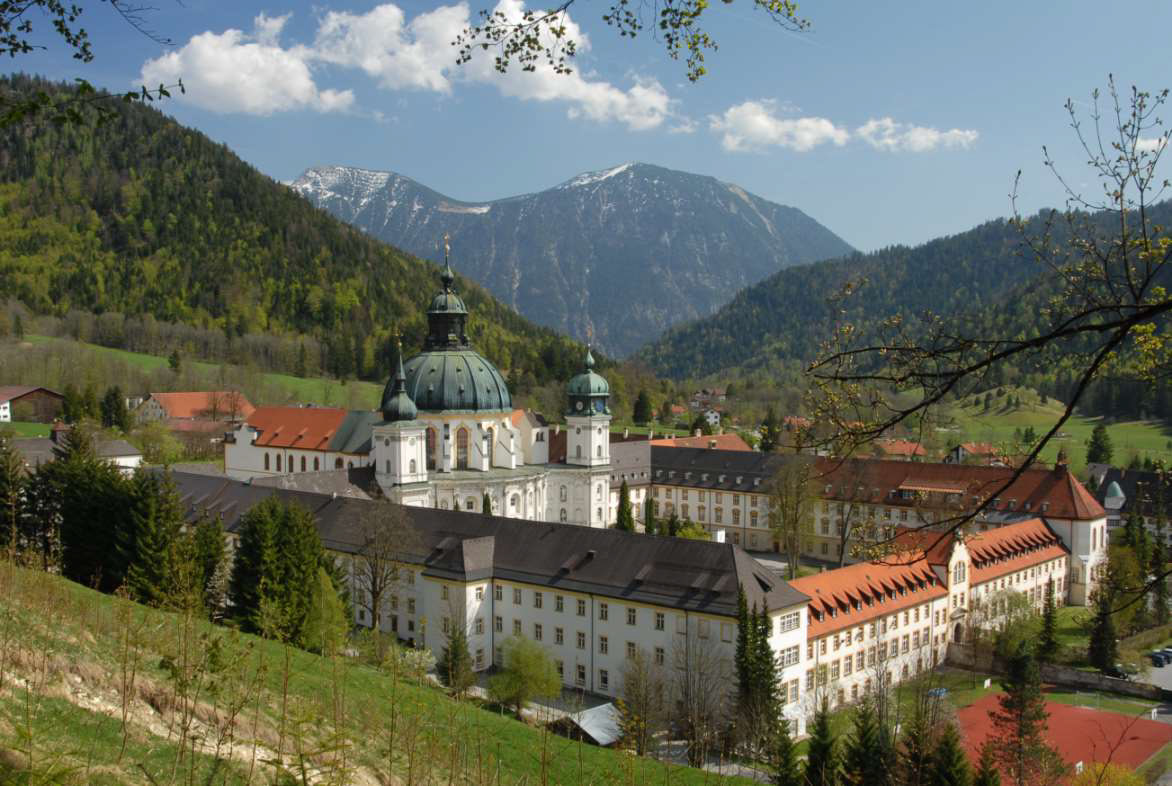 The Bavarian monastery Kloster Ettal, where Ak Rakı was distilled. Photo: User: Bbb at wikivoyage shared, Source: CC BY-SA 1.0 (no changes made)