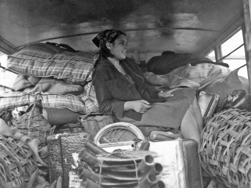 Halet Çambel leaving Yazılıkaya after collecting excavation materials following the declaration of World War II, 1939. Image Source: (Photo: Emilie Haspels, Archive of Arkeoloji ve Sanat Yayınları)