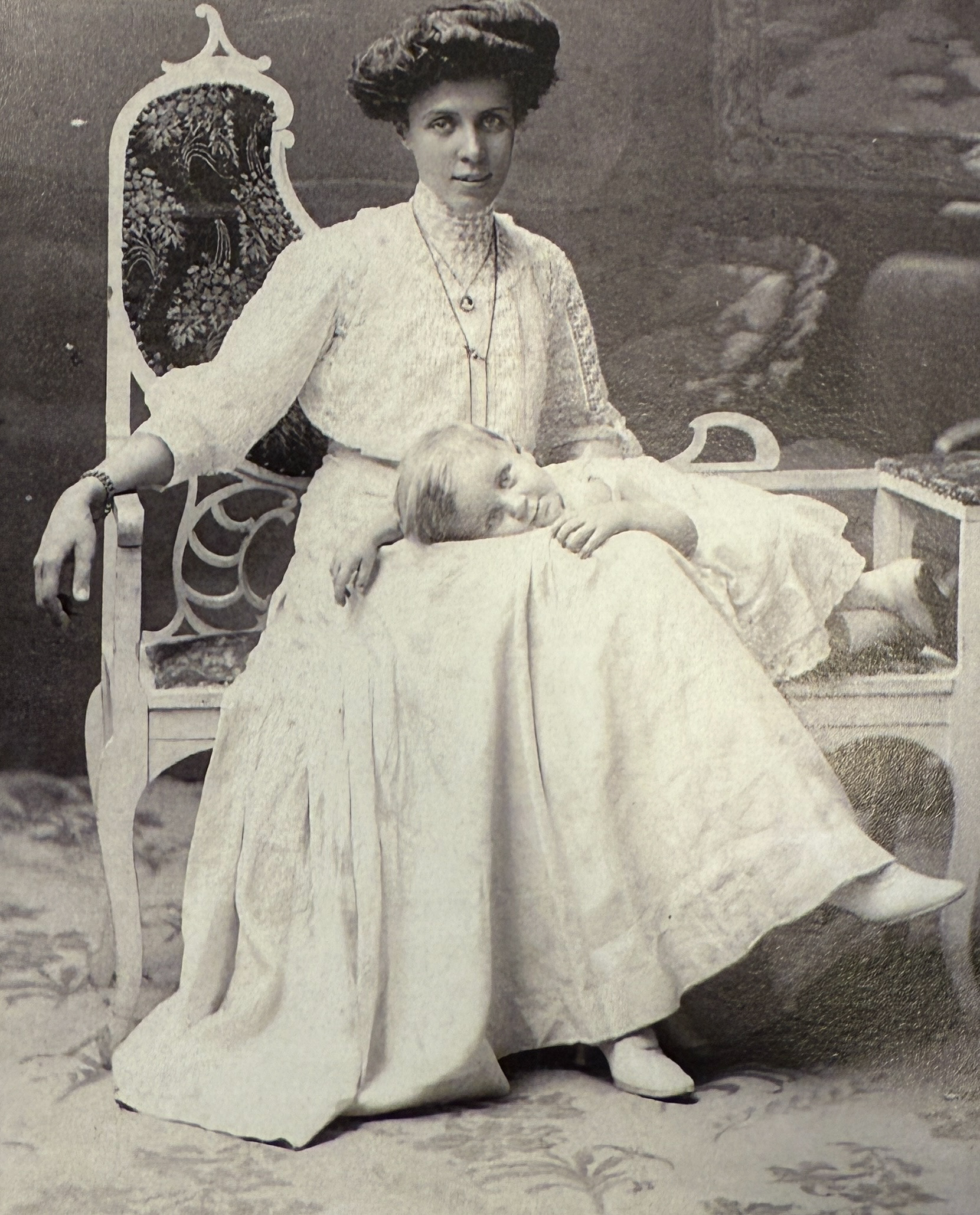1907, Hulda with son Alexander Arnold (Alec) Issigonis Source: Sally Elliott, Smyrna, one family’s tale, 2013 Photo: TAM Museum