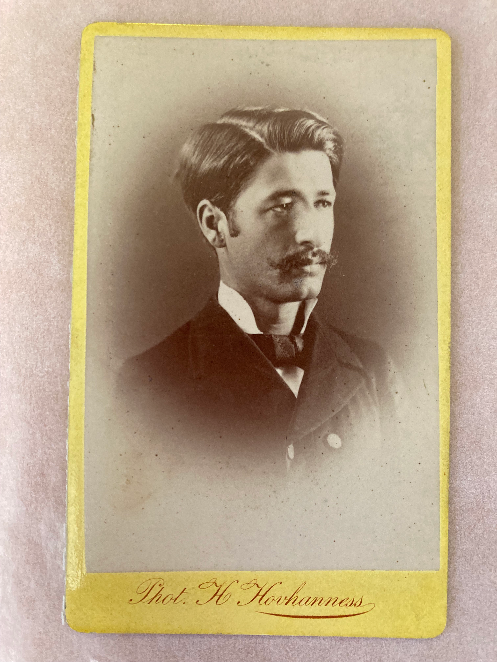 Portrait of Manissadjian, taken in Aintab, in the studio of H. Hovhanness, ca. 1883. Source: Handschriftenabteilung der Staatsbibliothek Berlin, Portr. Slg./Philol. kl./Manissadjian, Johann J.; Nr. 2. Photo: Prof. Dr. Nazan Maksudyan