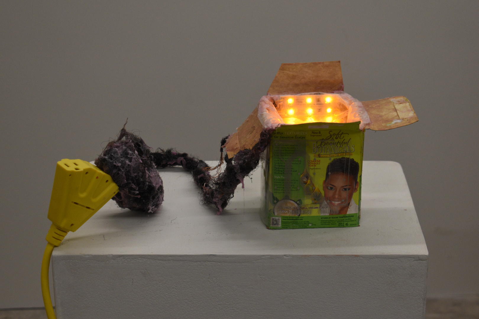 P4nd0r4's B0x (loc extensions, slime, hair relaxer, LED, electrical wires)