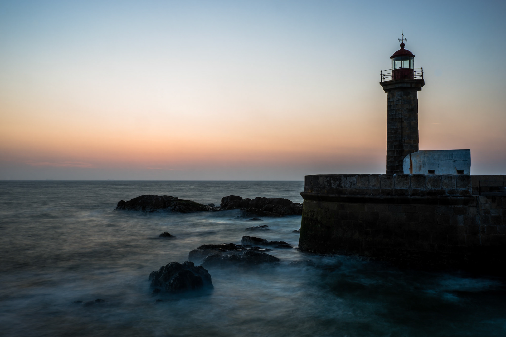 Leuchtturm im Sonnenuntergang