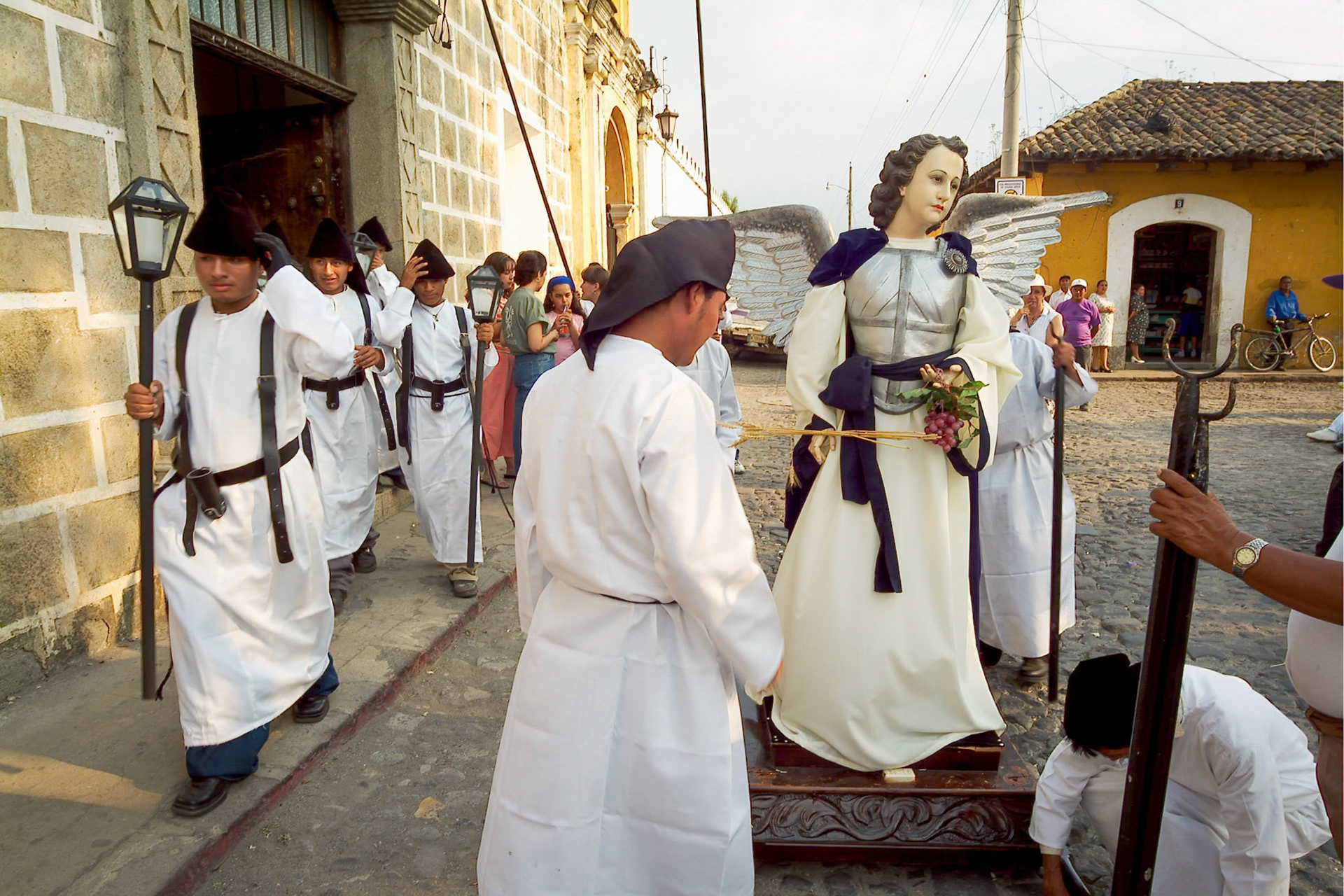 Pallbearers  prepare outside Escuela de Cristo church before Easter Saturday procession in Antigua Guatemala, 20 miles west Guatemala City, 10th April 2004.(Photo/Carlos Lopez-Barillas)