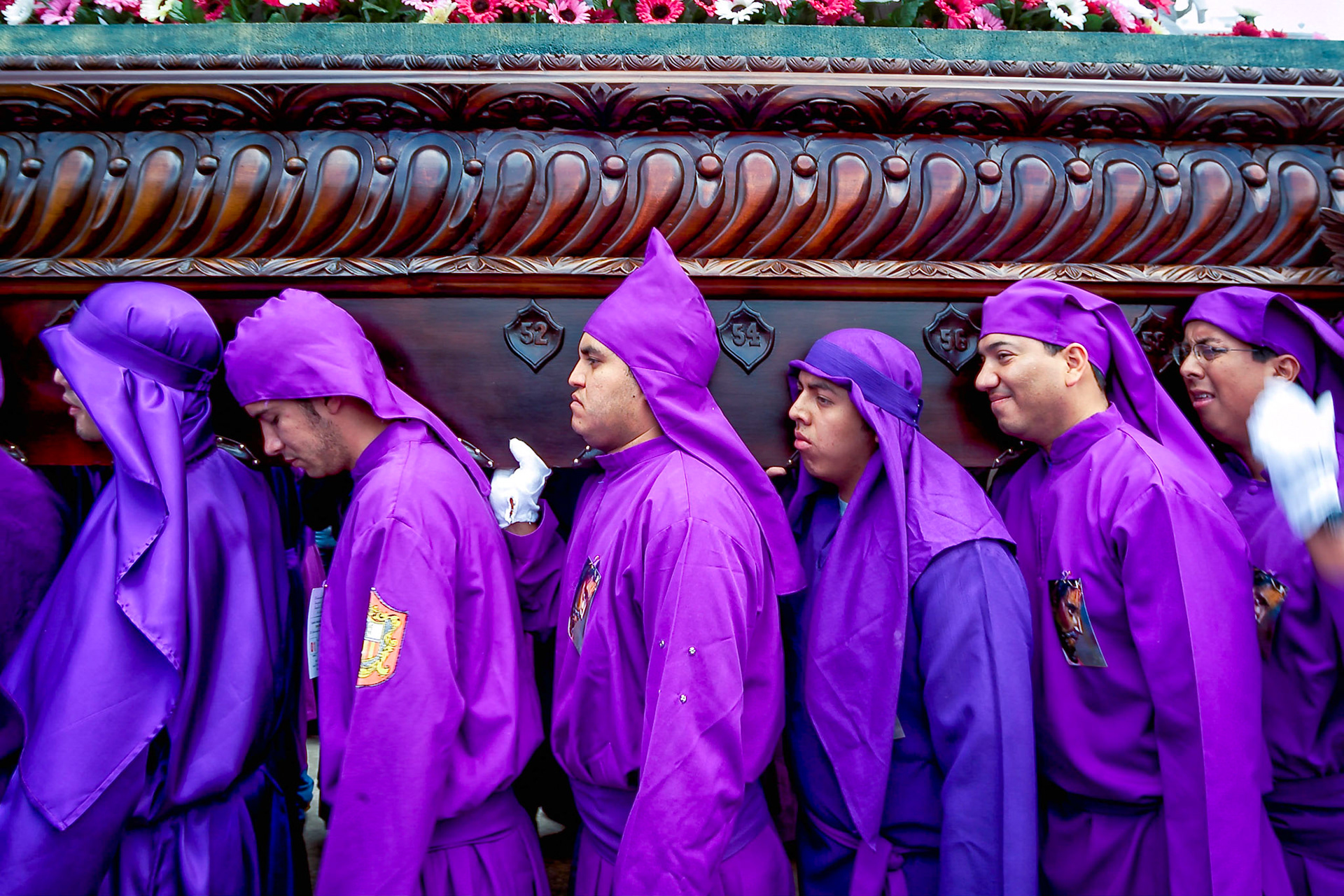 Dressed in purple robes, polebearers carry Jesus of Nazareth outside Our Lady of Santa Ana church  in Antigua Guatemala, 20 miles west Guatemala city,22nd March 2004. Guatemalans celebrate processions that re-enact the martyrdom of Jesus before his crucifixion.(Photo/Carlos Lopez-Barillas)