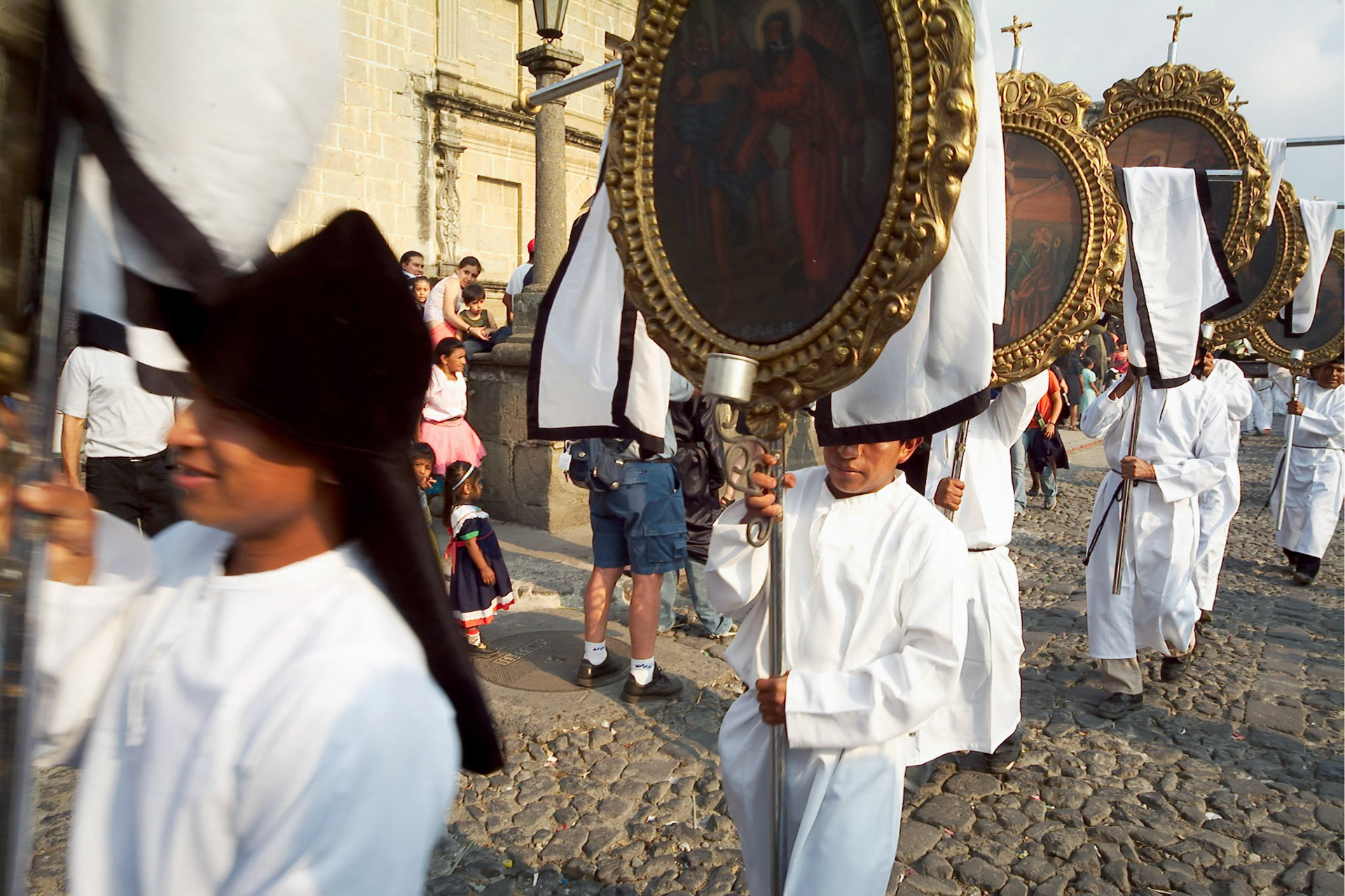 Pallbearers  carry standards with  Stations of the Cross pictures outside Escuela de Cristo church before Easter Saturday procession in Antigua Guatemala, 20 miles west Guatemala City, 10th April 2004.(Photo/Carlos Lopez-Barillas)